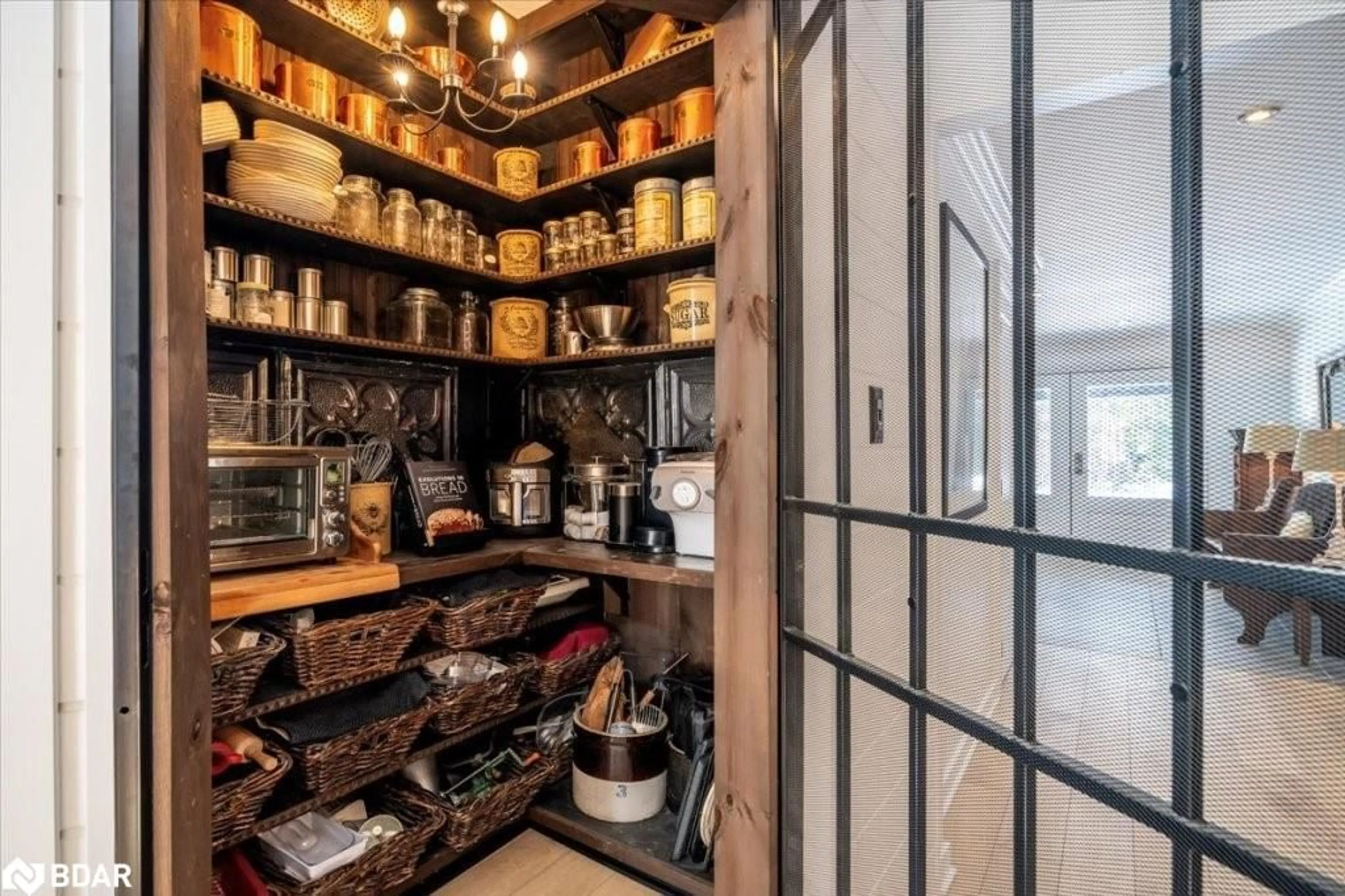 Rustic kitchen, unknown for 1076 Beaver Lane, Midhurst Ontario L9X 0M1