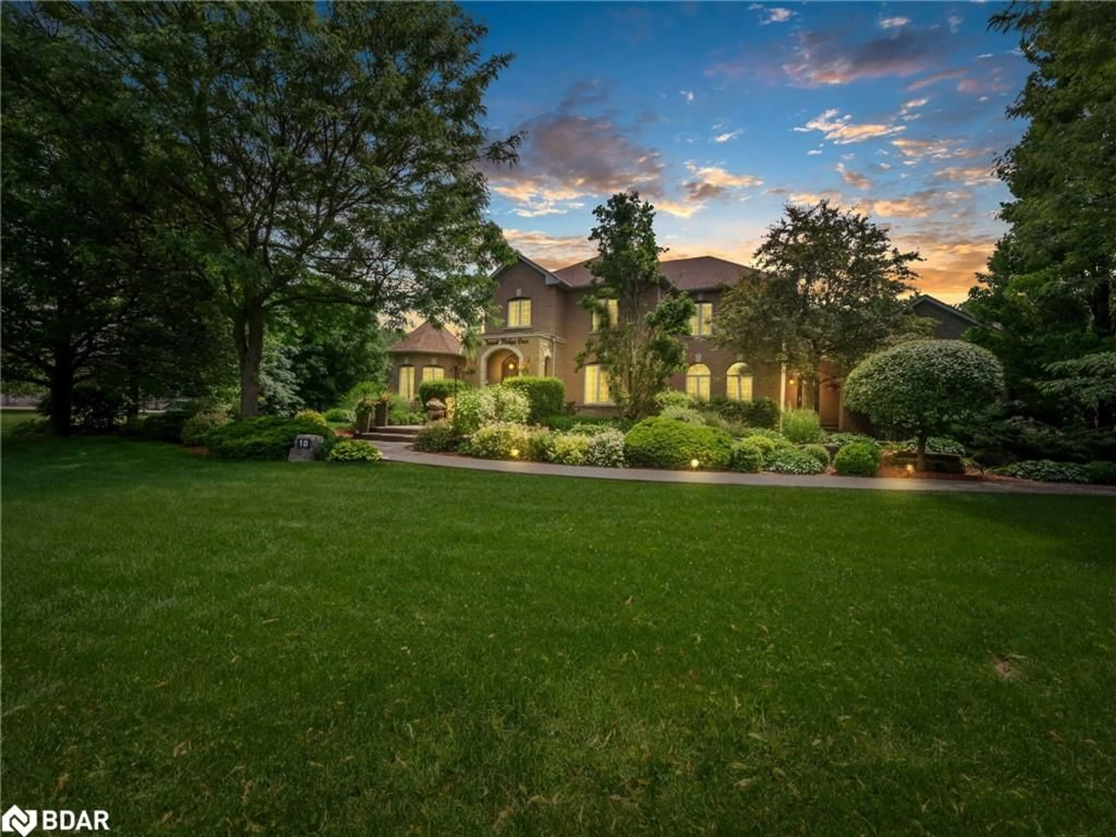 A pic from outside/outdoor area/front of a property/back of a property/a pic from drone, street for 10 Forest Ridge Cres, Limehouse Ontario L0P 1H0