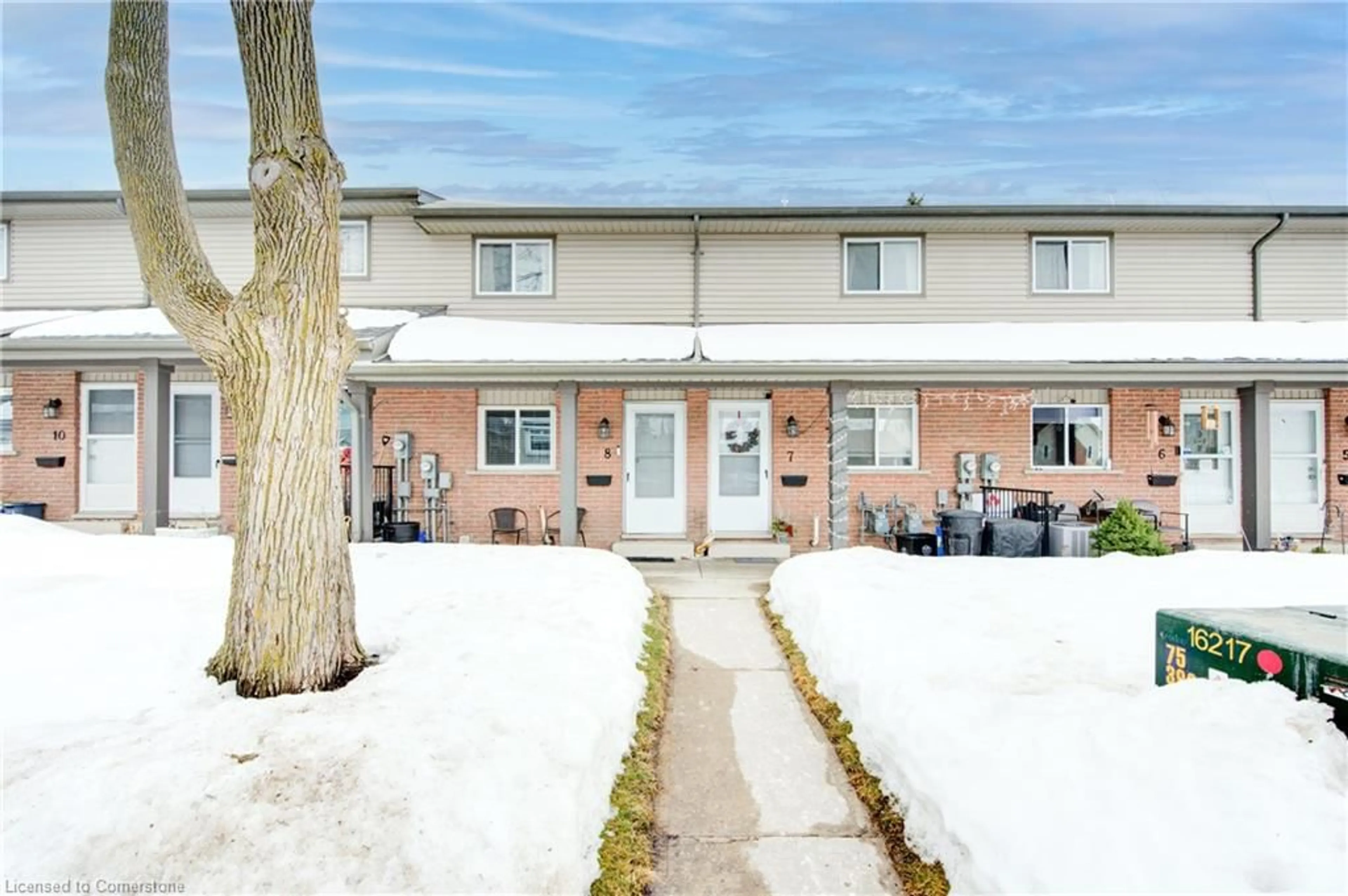 Patio, street for 900 James St #8, Woodstock Ontario N4S 1S4
