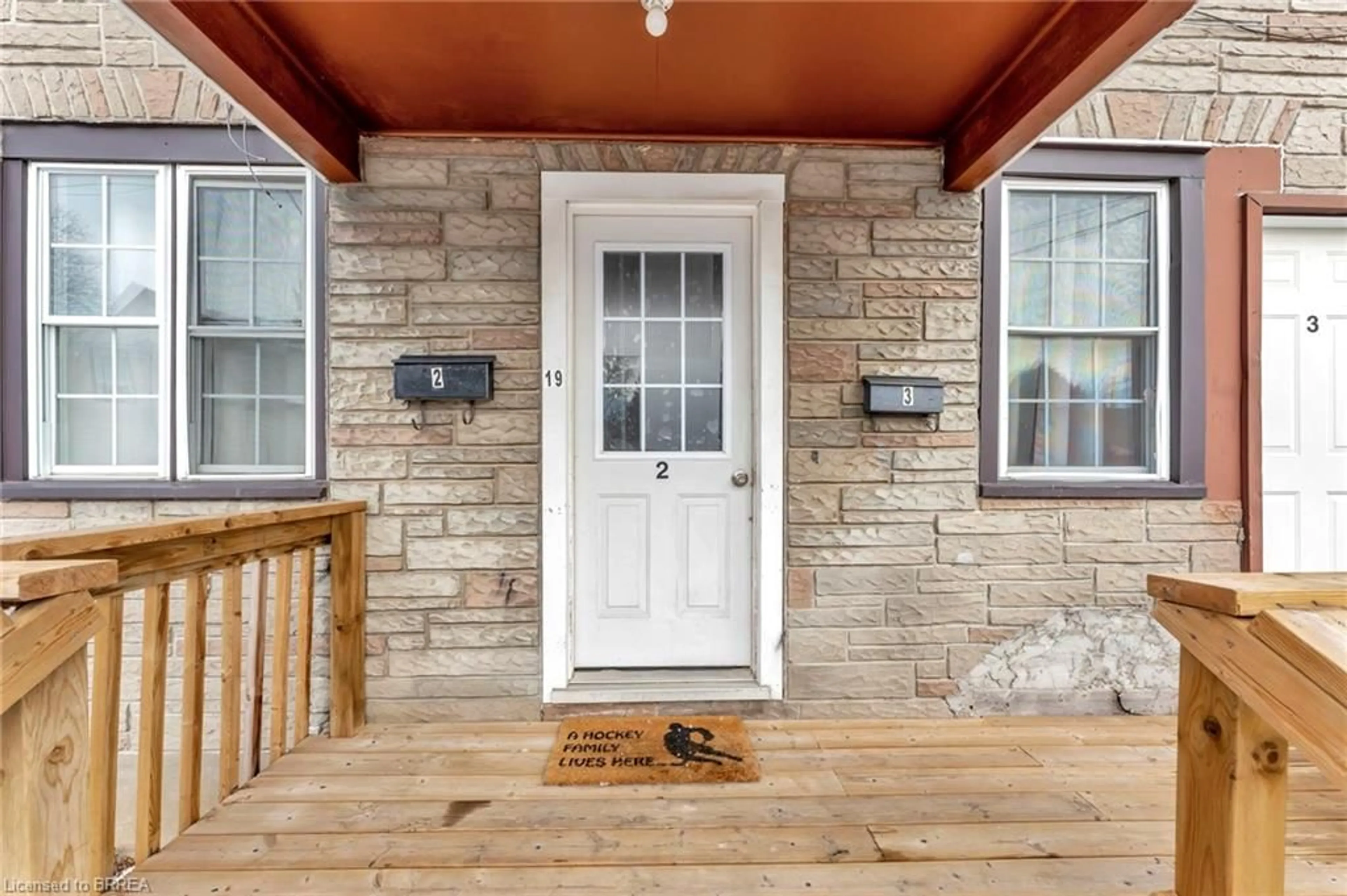 Indoor entryway for 19 Chapel St, Simcoe Ontario N3Y 1N3