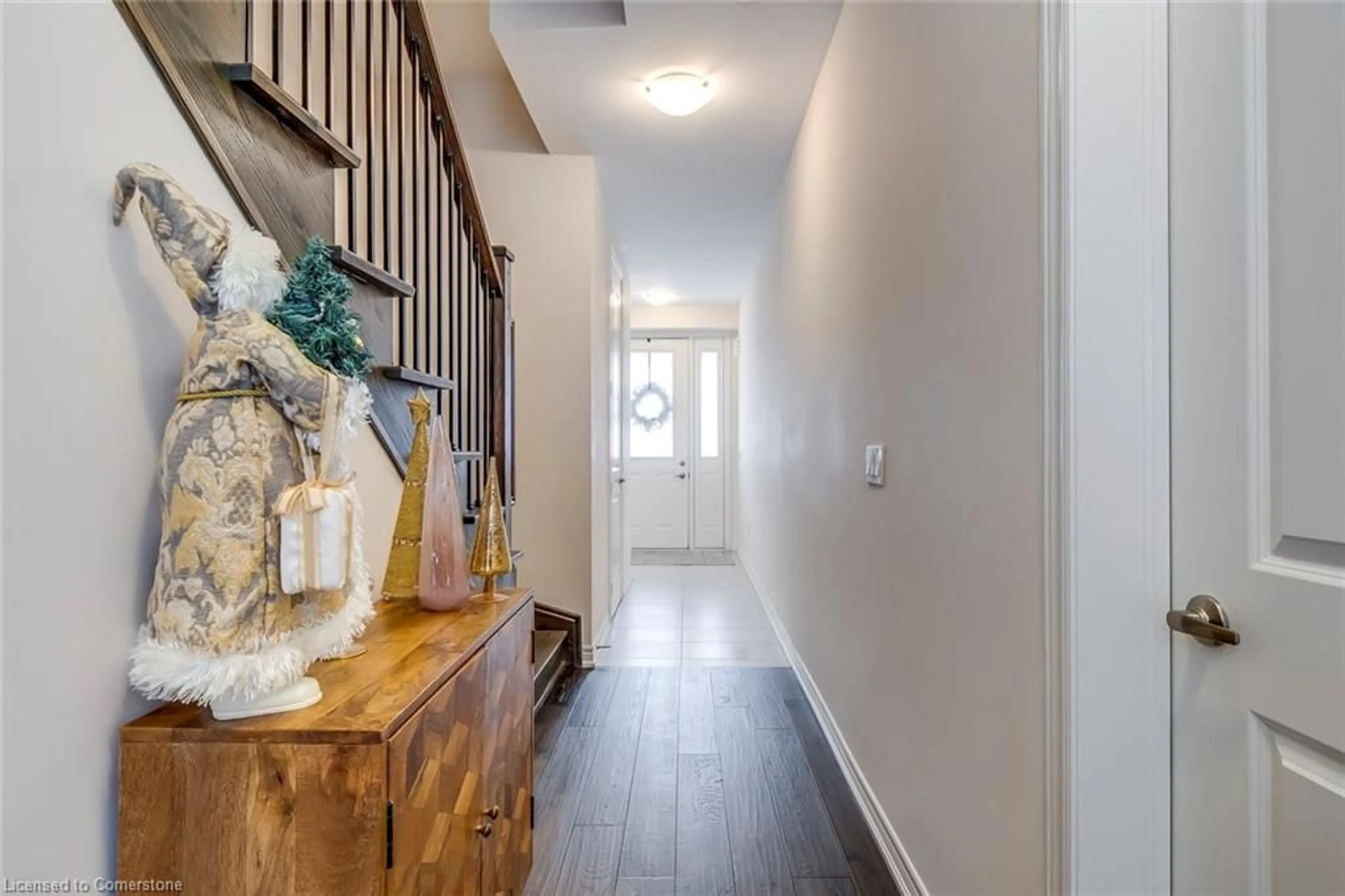 Indoor entryway for 341 Raymond Rd, Ancaster Ontario L9K 0G8