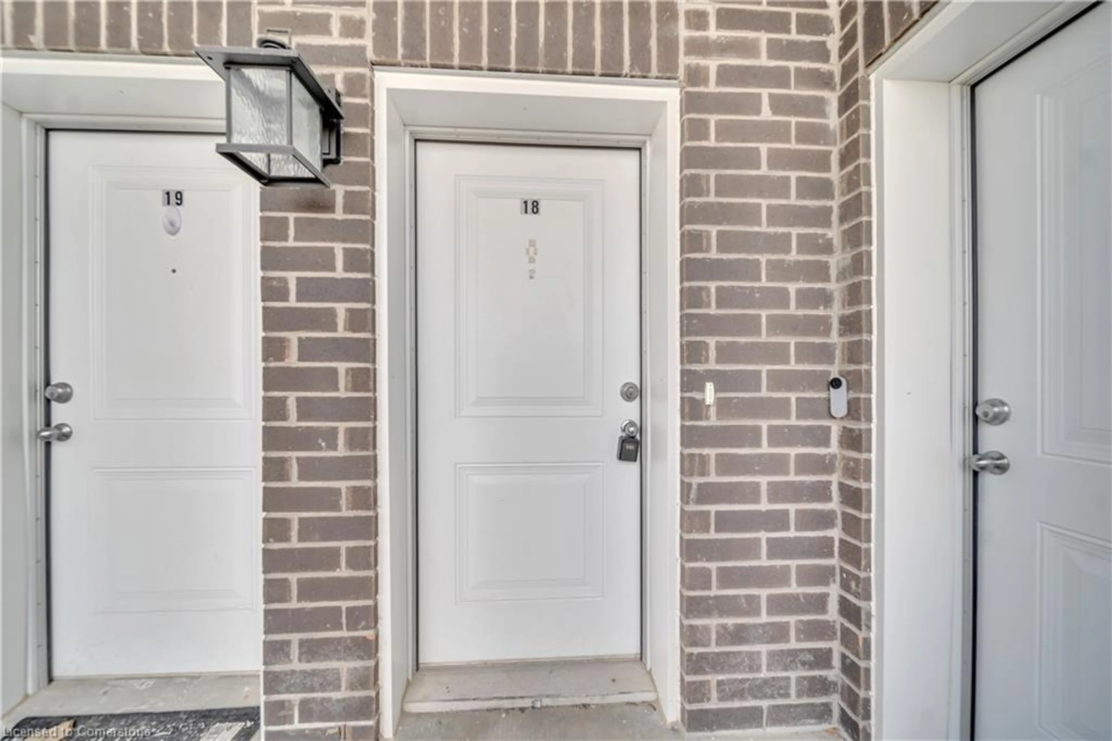 Indoor entryway for 600 Victoria St #18, Kitchener Ontario N2M 0C3