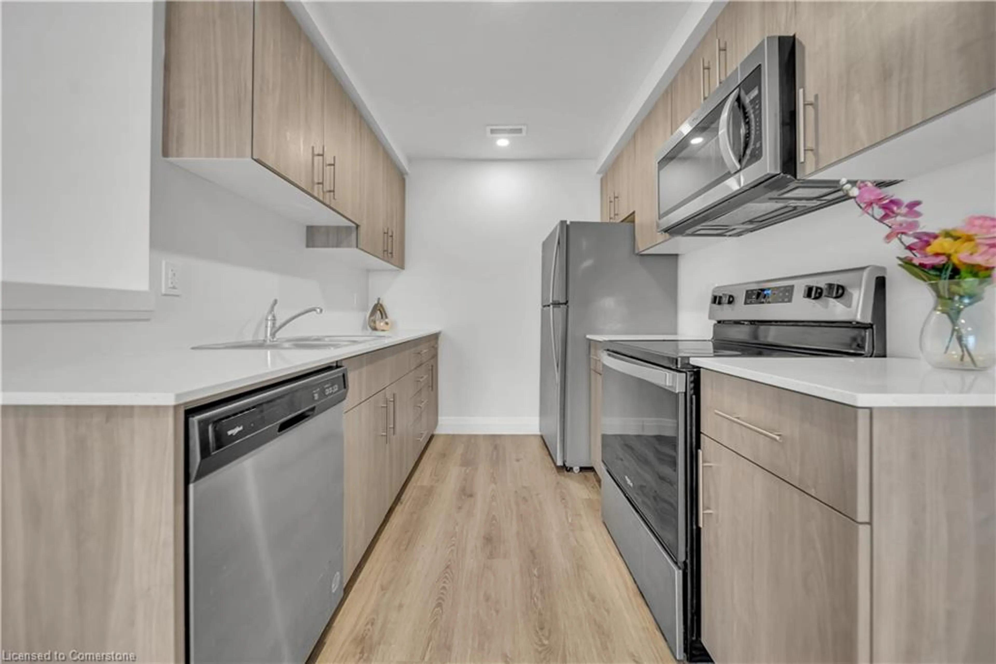 Standard kitchen, unknown for 600 Victoria St #18, Kitchener Ontario N2M 0C3