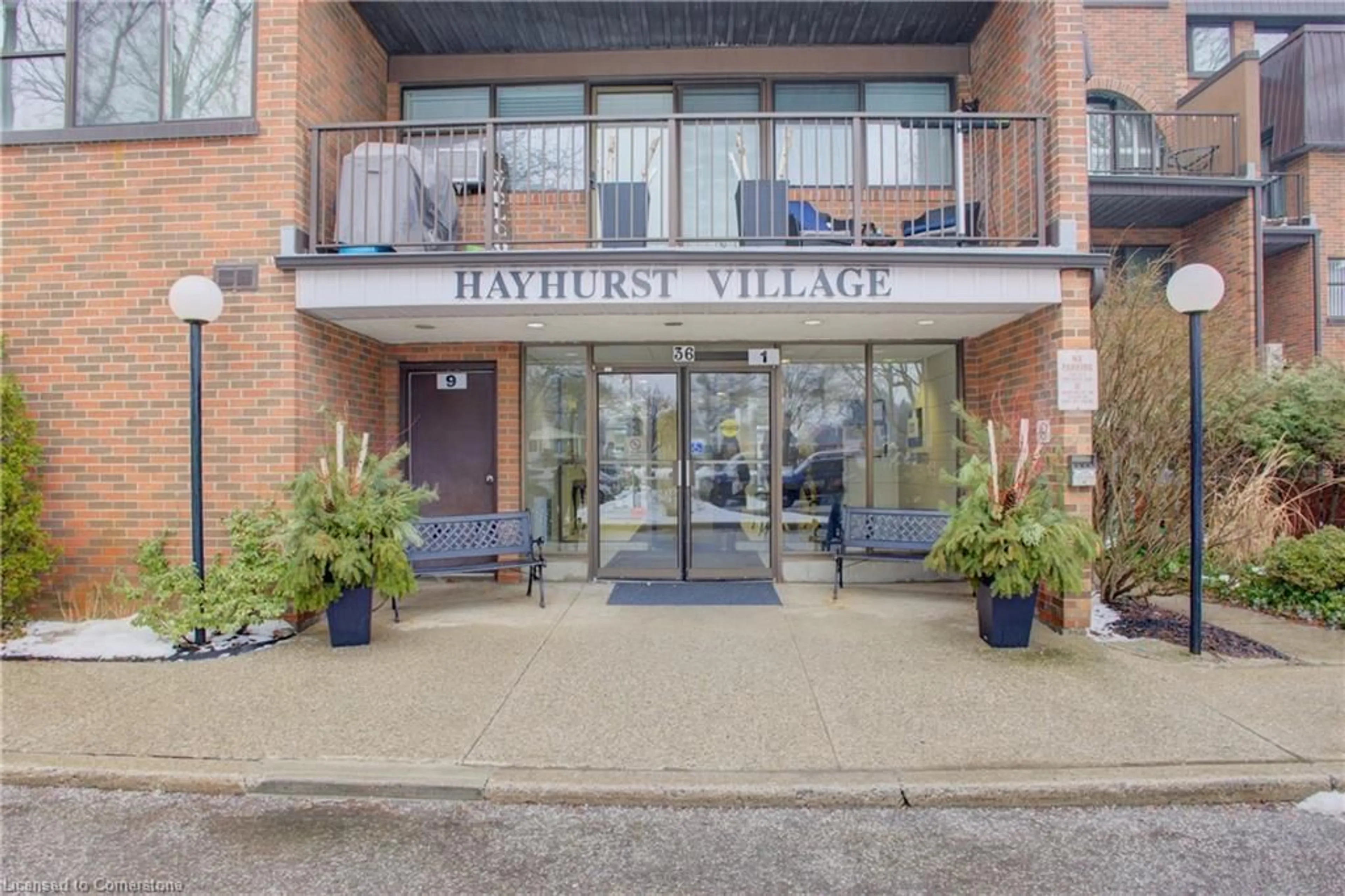 Indoor foyer for 36 Hayhurst Rd #312, Brantford Ontario N3R 6Y9