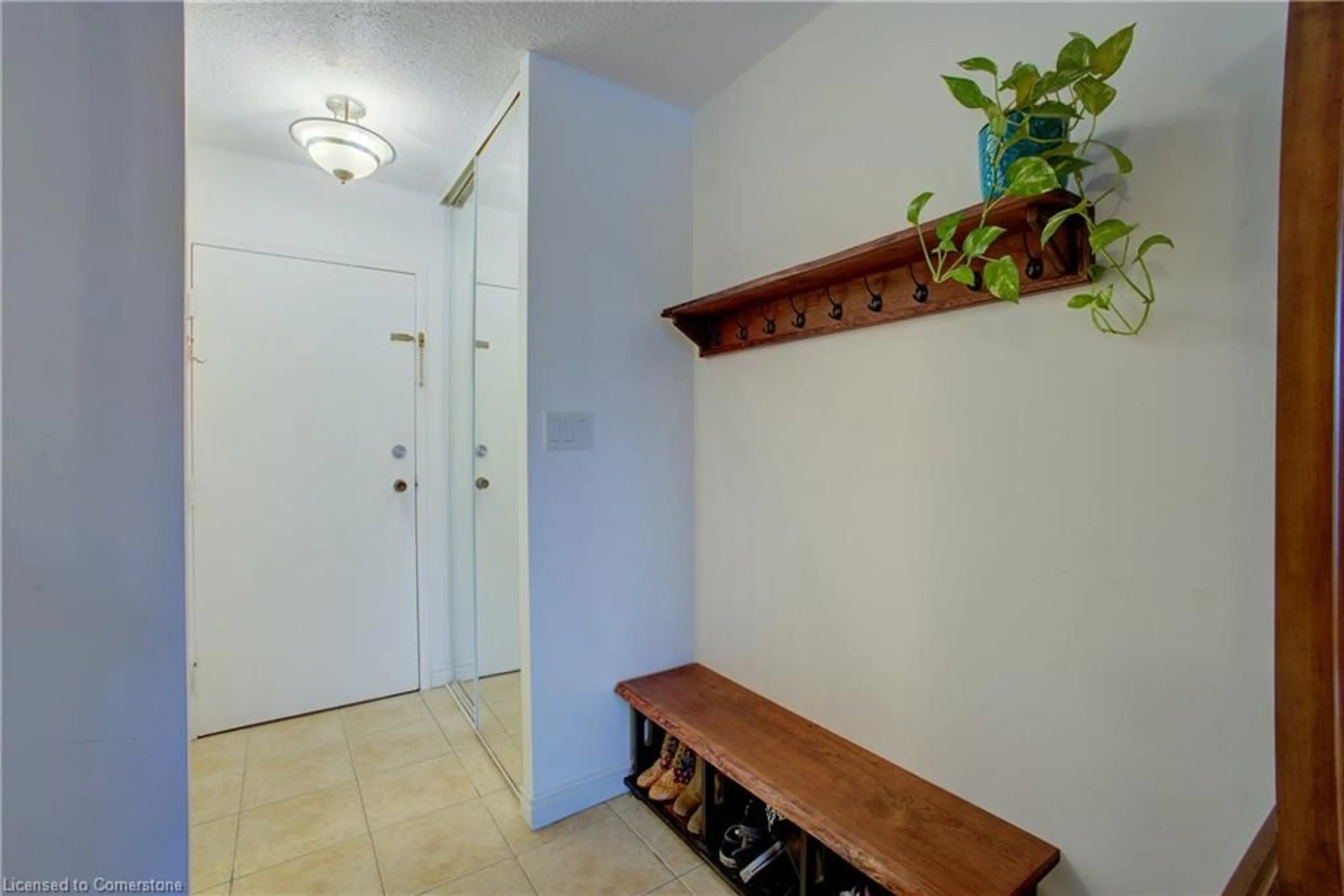 Indoor entryway for 36 Hayhurst Rd #312, Brantford Ontario N3R 6Y9