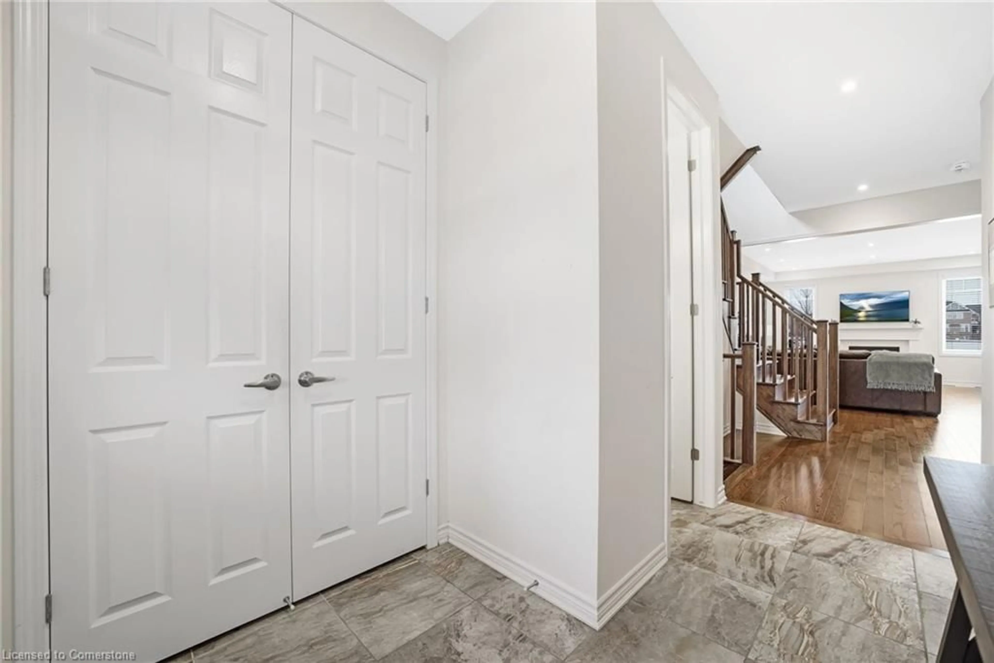 Indoor entryway for 51 Forest Ridge Ave, Waterdown Ontario L8B 1V5