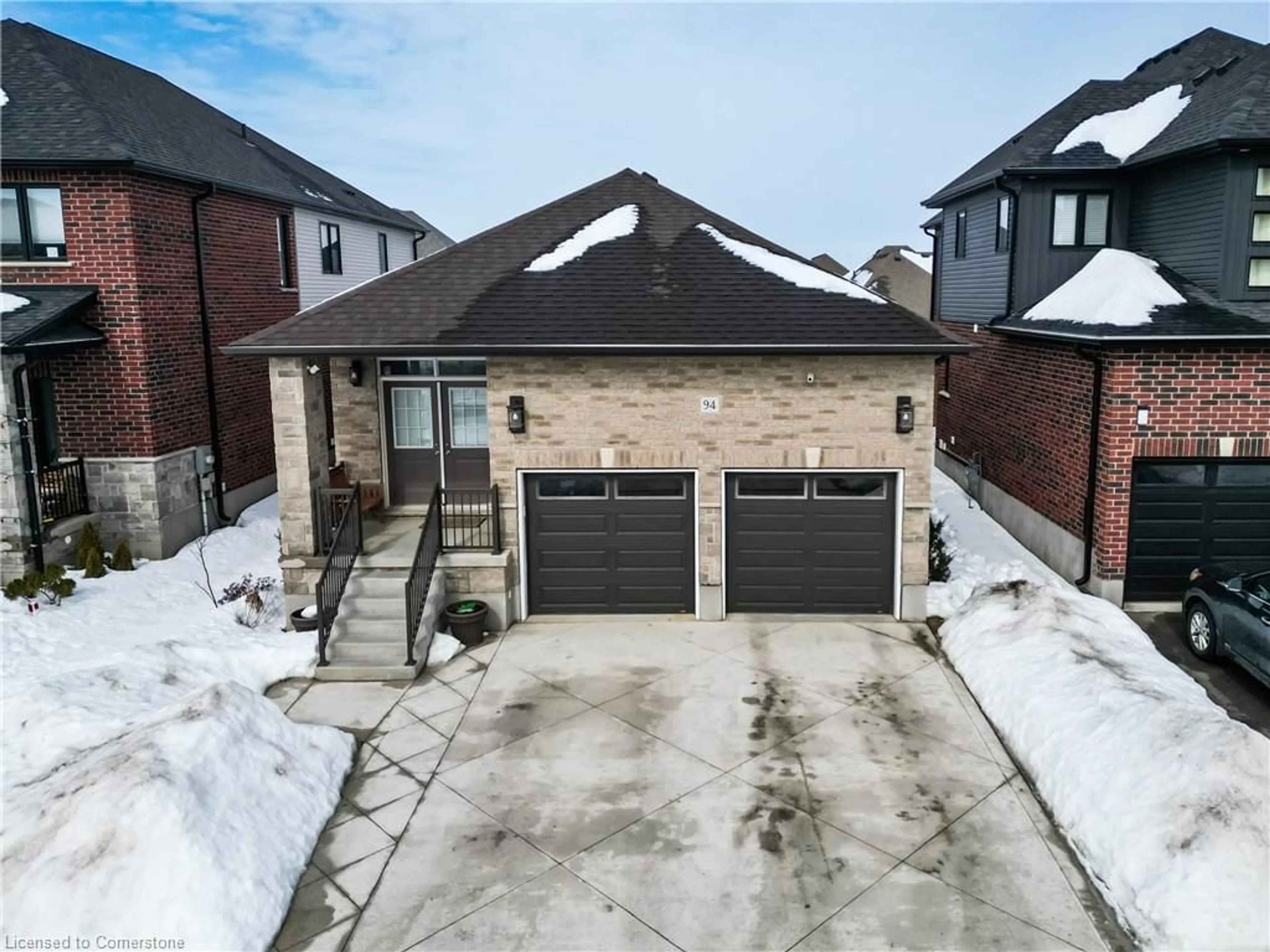 A pic from outside/outdoor area/front of a property/back of a property/a pic from drone, street for 94 Arlington Pky, Paris Ontario N3L 0G2