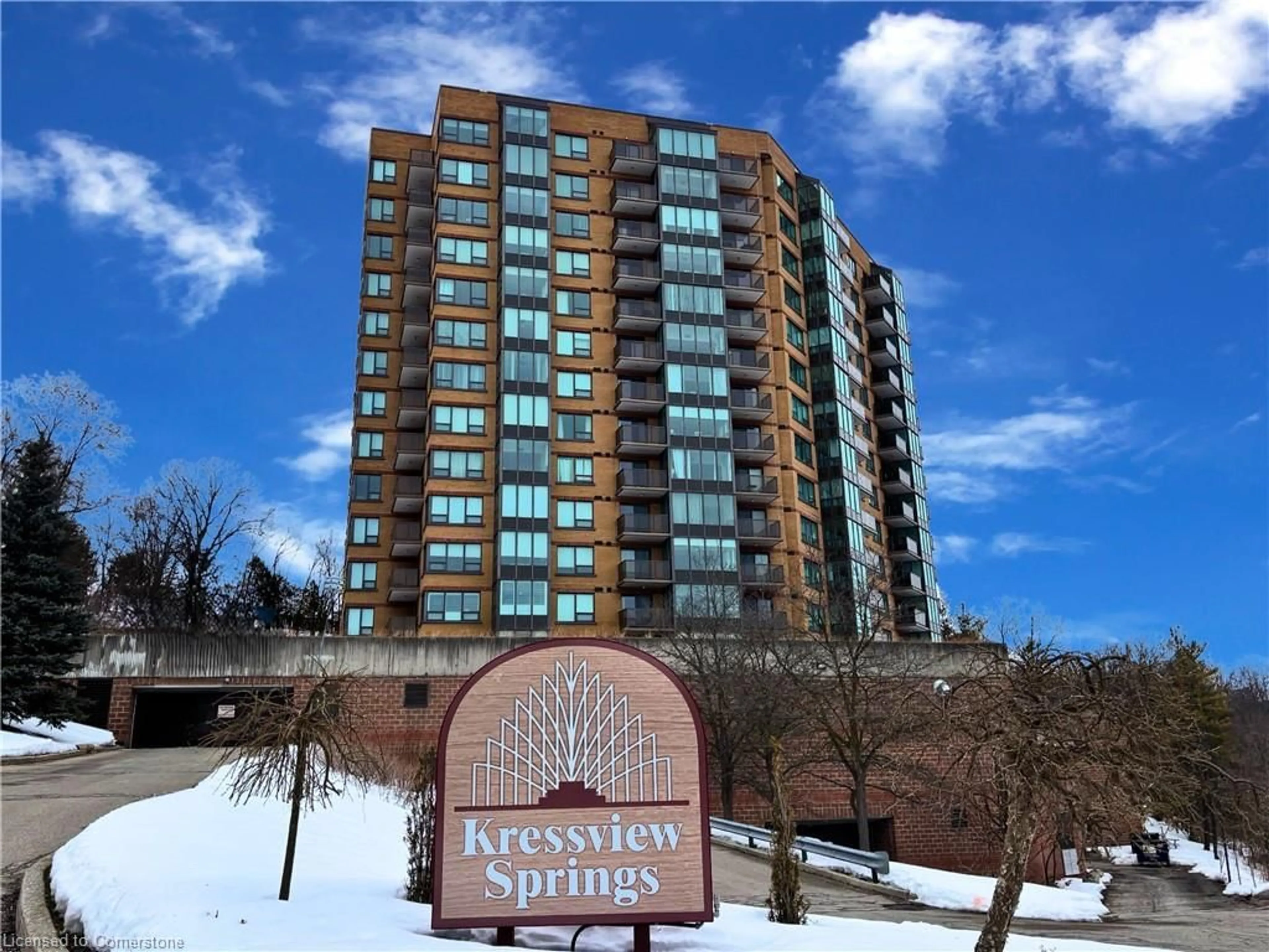 Indoor foyer for 237 King St #901, Cambridge Ontario N3H 5L2