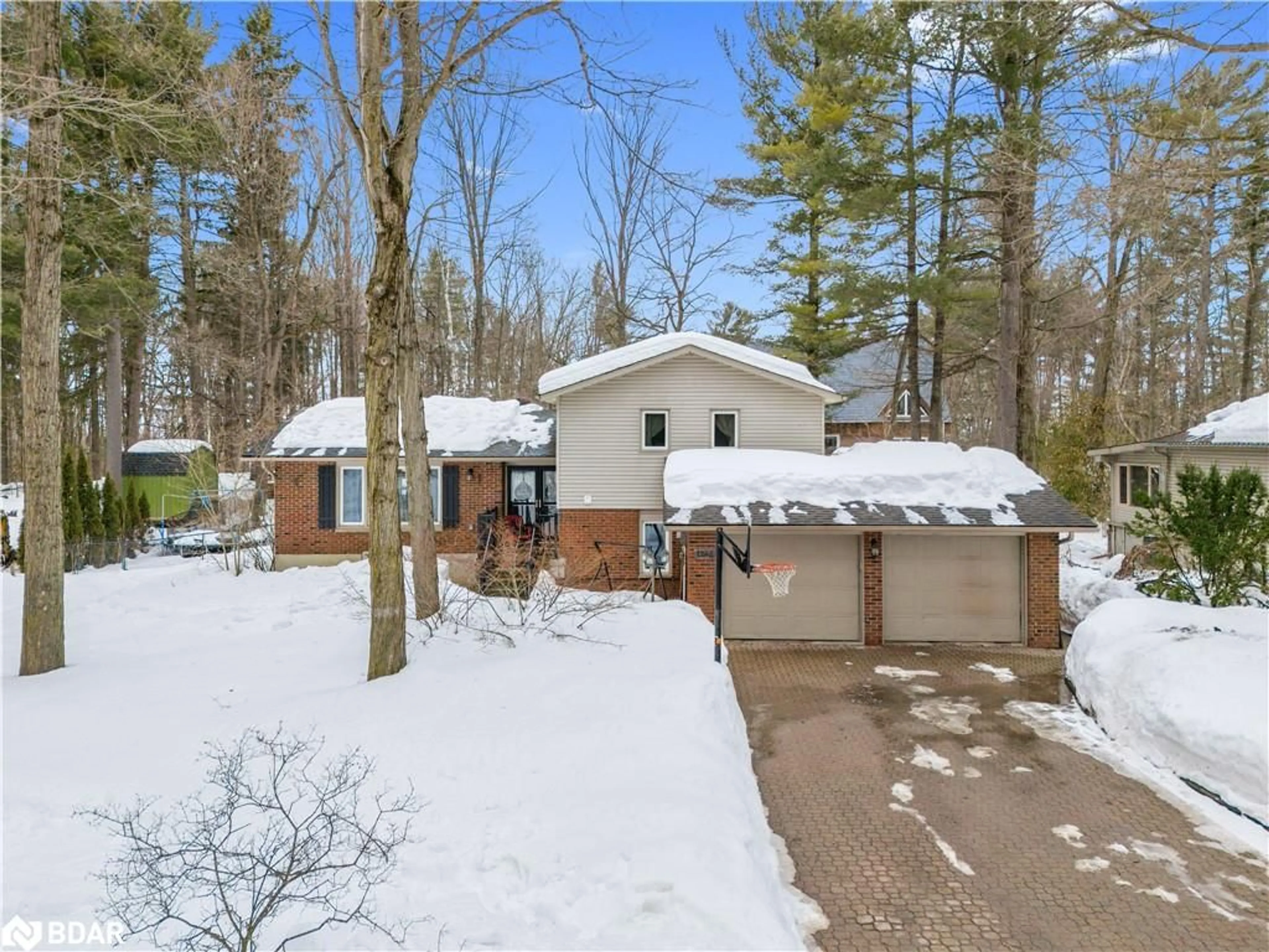 A pic from outside/outdoor area/front of a property/back of a property/a pic from drone, street for 1262 Silver Birch Dr, Innisfil Ontario L9S 2L5