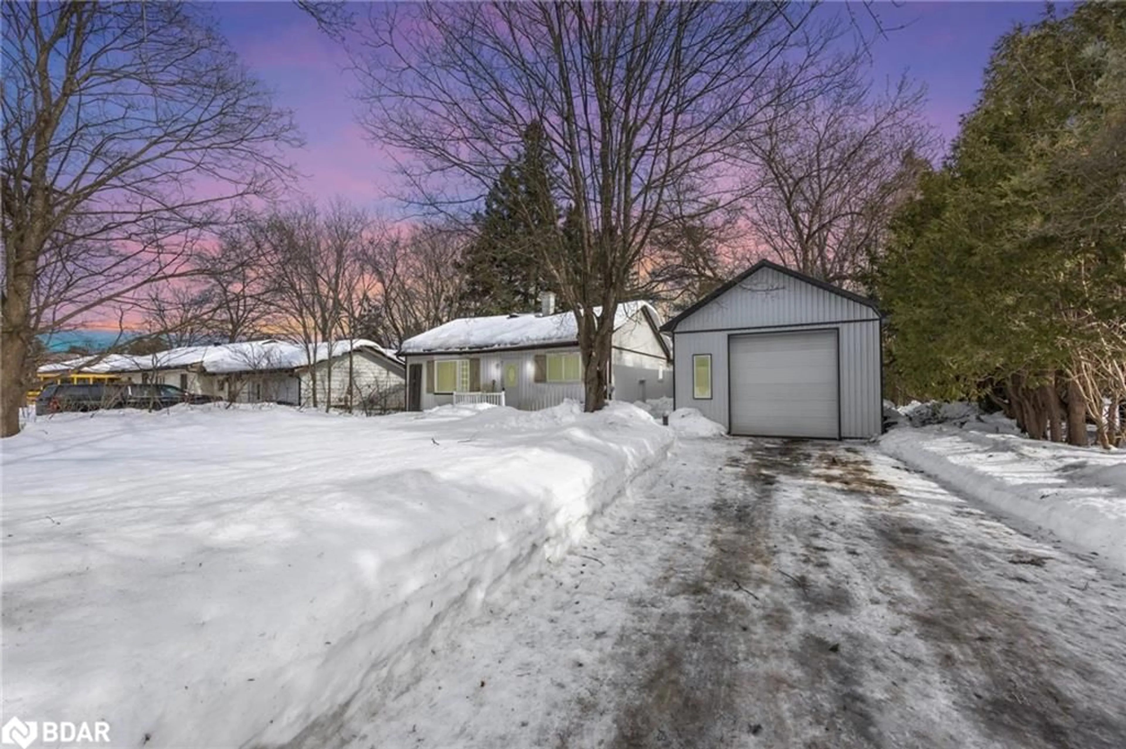 A pic from outside/outdoor area/front of a property/back of a property/a pic from drone, street for 1213 Bayfield St N St, Midhurst Ontario L9X 0N6