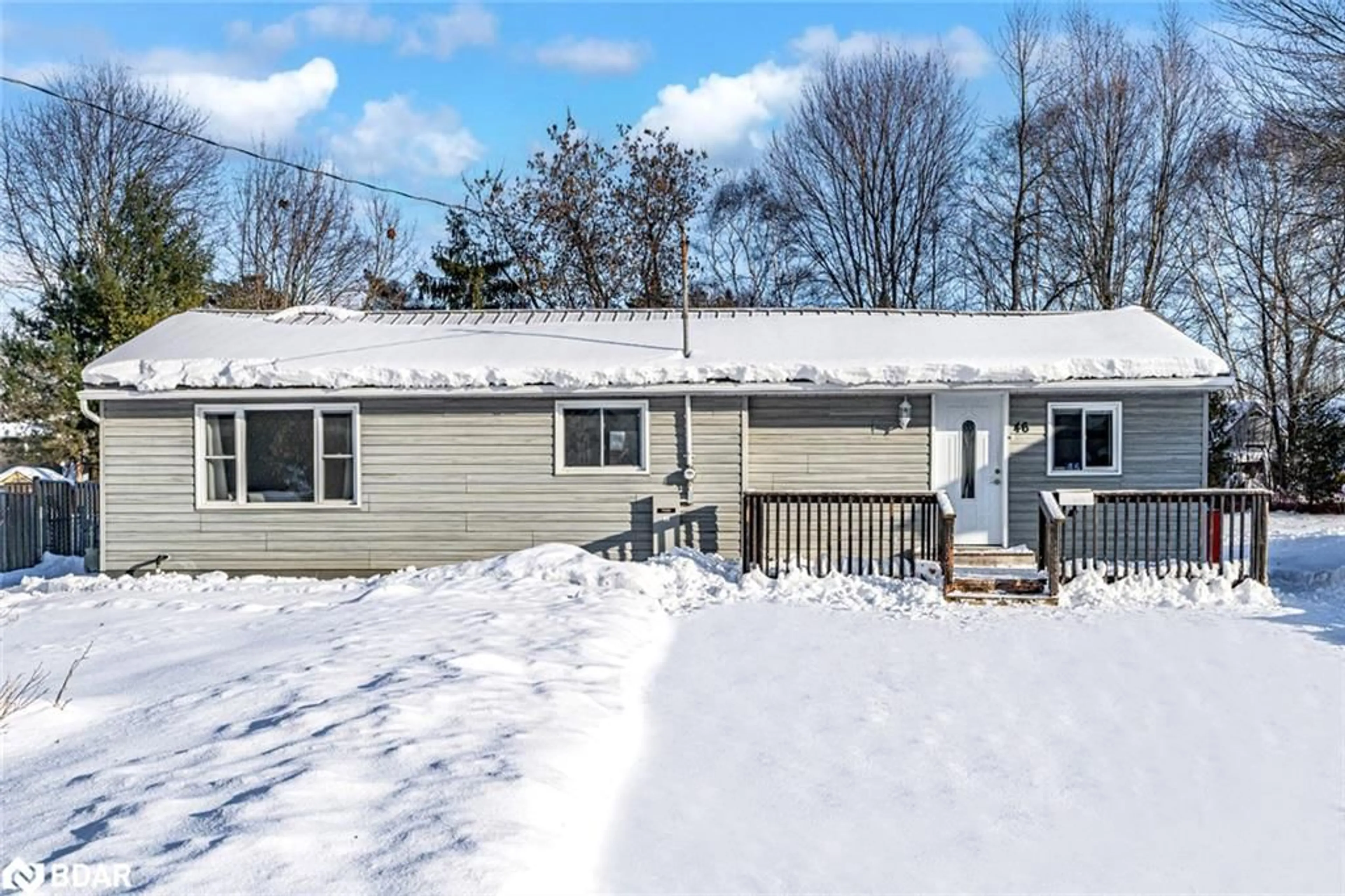 Home with vinyl exterior material, street for 46 Creighton St, Orillia Ontario L3V 1A8