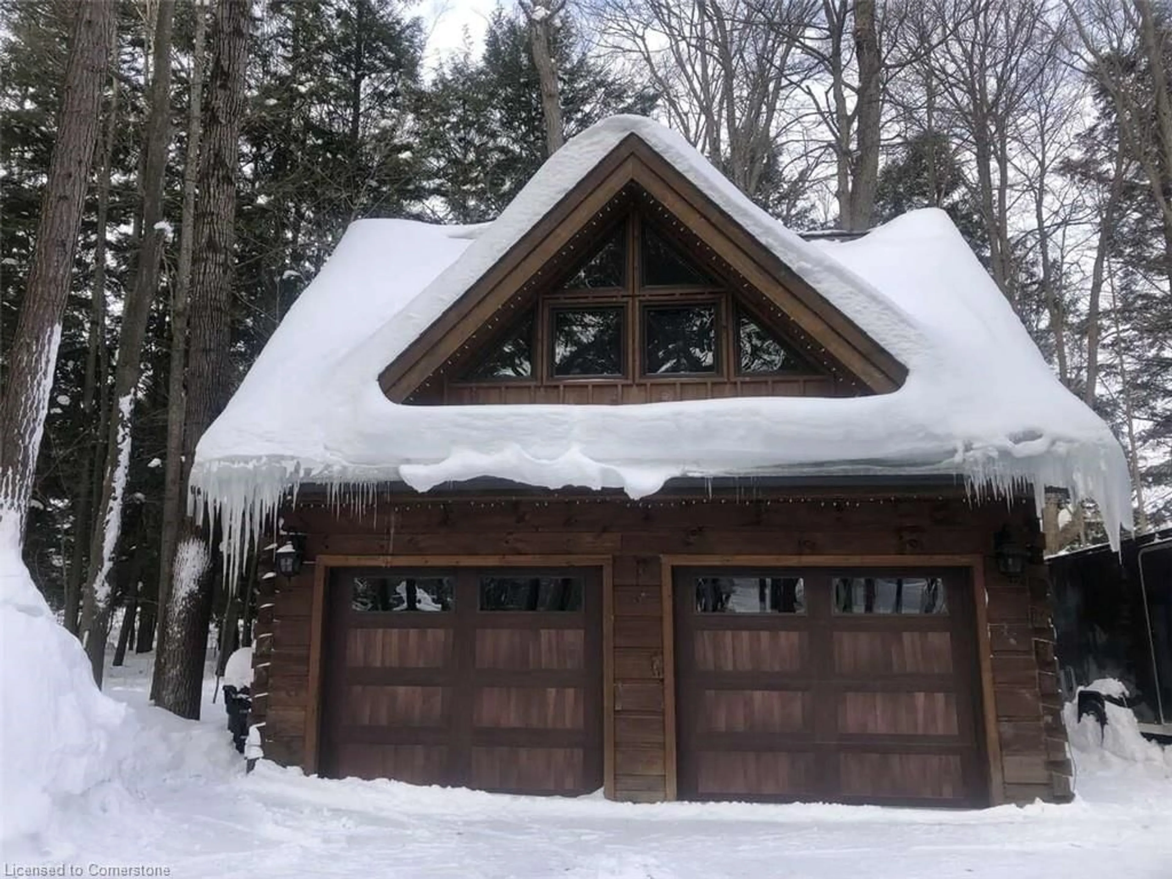 Indoor garage for 122 Greenpoint Rd, Tiny Twp Ontario L9M 0M7