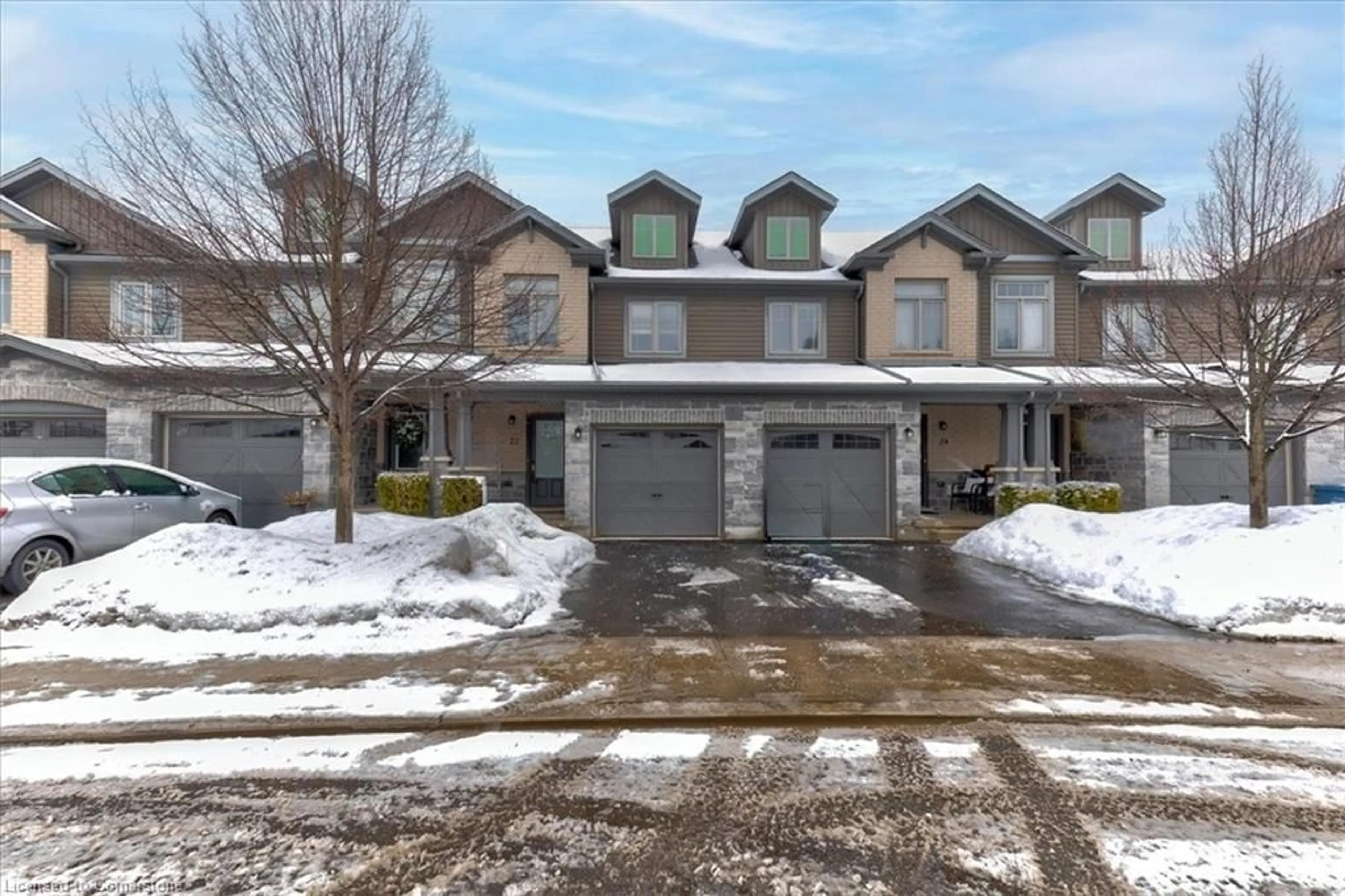 A pic from outside/outdoor area/front of a property/back of a property/a pic from drone, street for 22 Arlington Cres, Guelph Ontario N1L 0K9