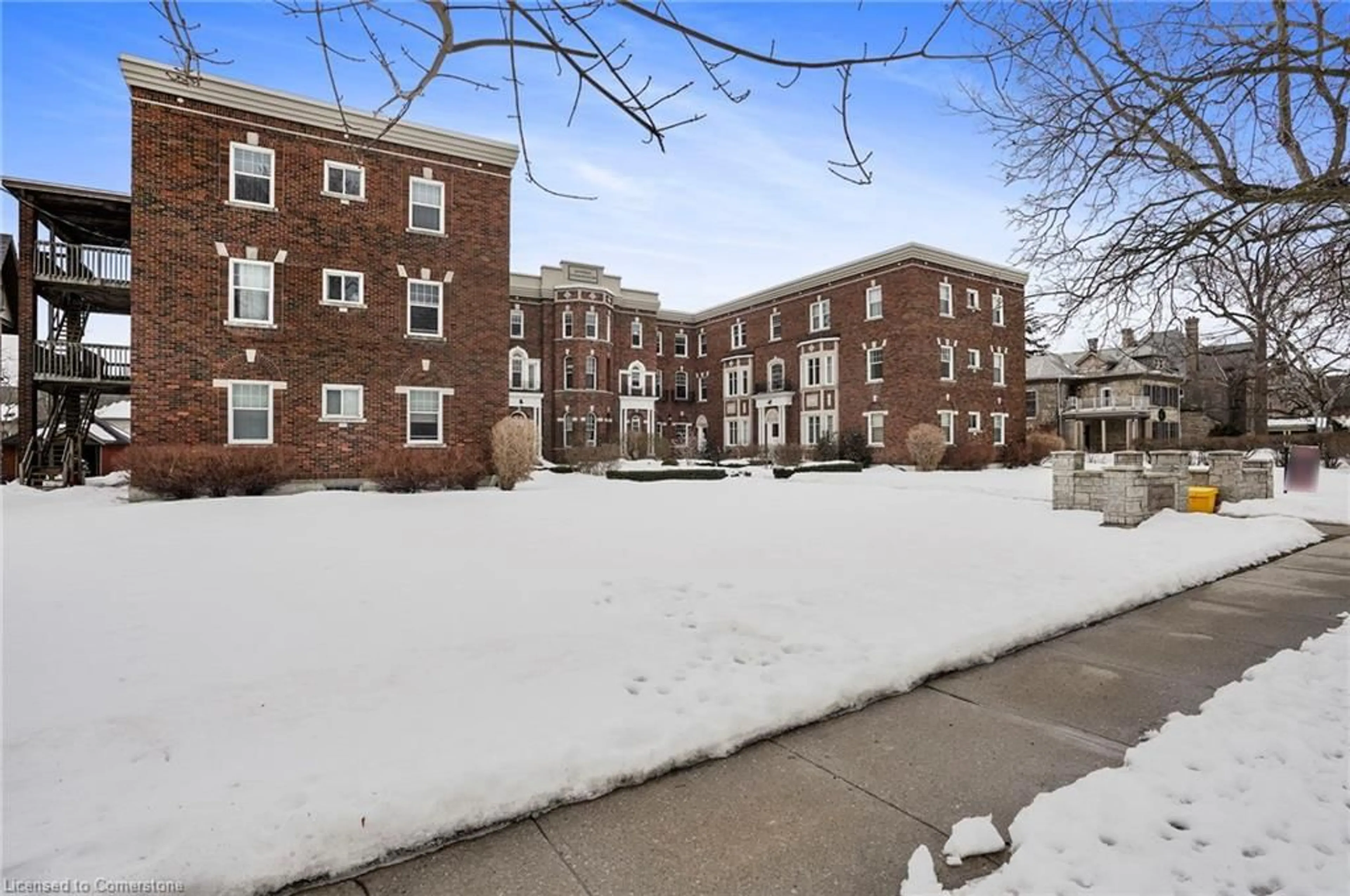 Patio, building for 54 Dufferin Ave #12, Brantford Ontario N3T 4P5