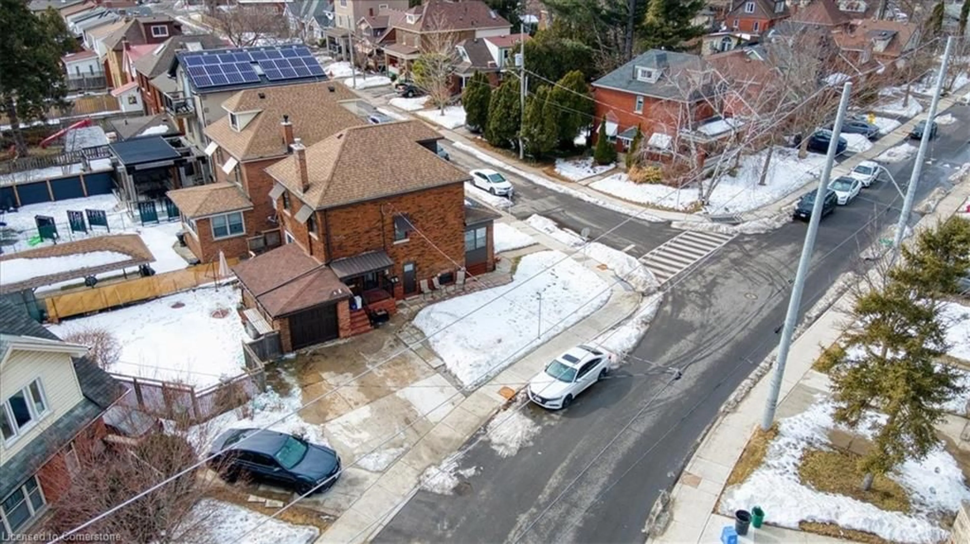 A pic from outside/outdoor area/front of a property/back of a property/a pic from drone, street for 1 Barclay St, Hamilton Ontario L8S 1P1