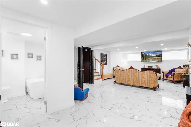 Additional property image - 2 Green Meadow Way