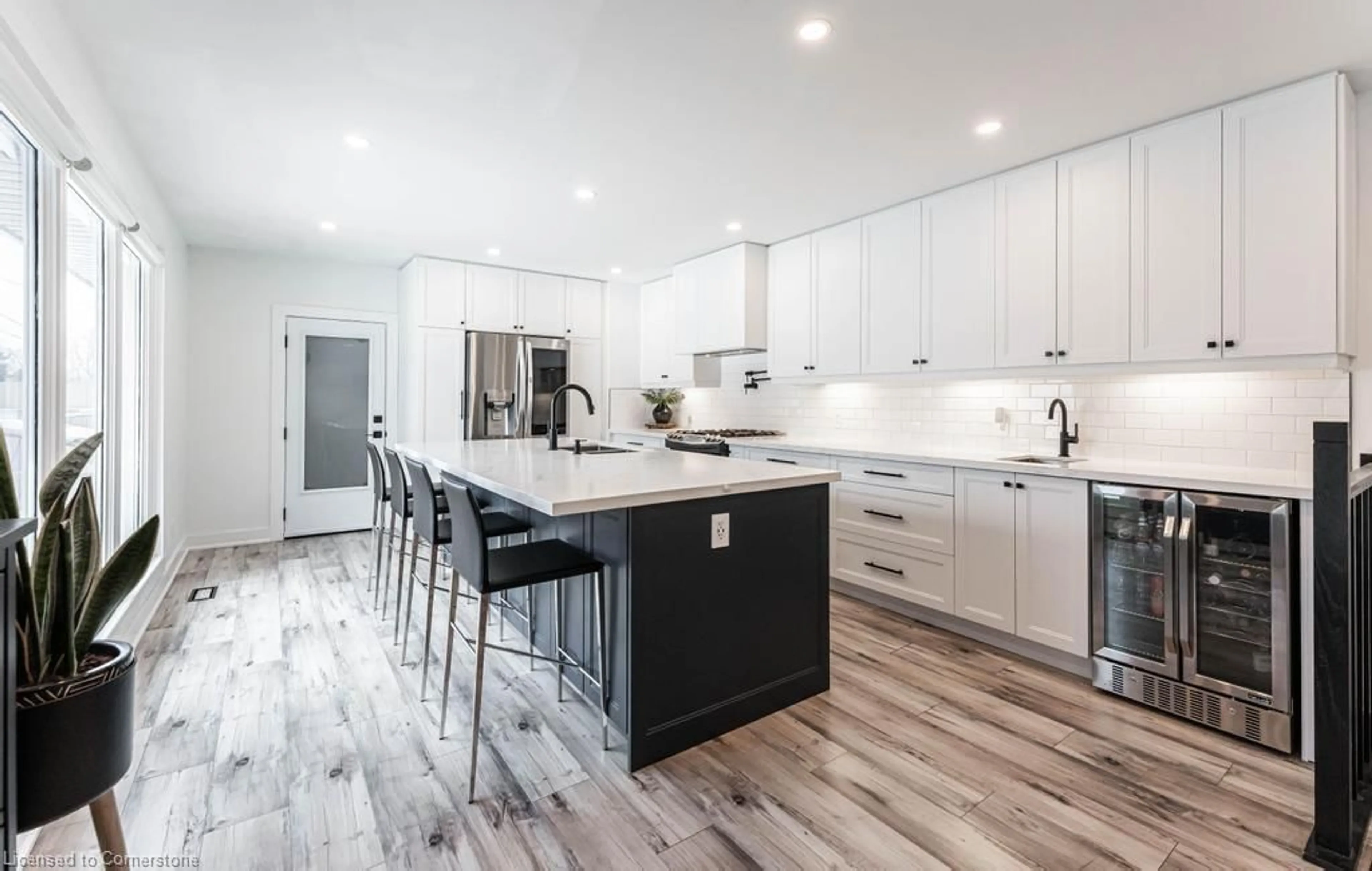 Contemporary kitchen, unknown for 19 Cherrywood Dr, Stoney Creek Ontario L8G 2P8