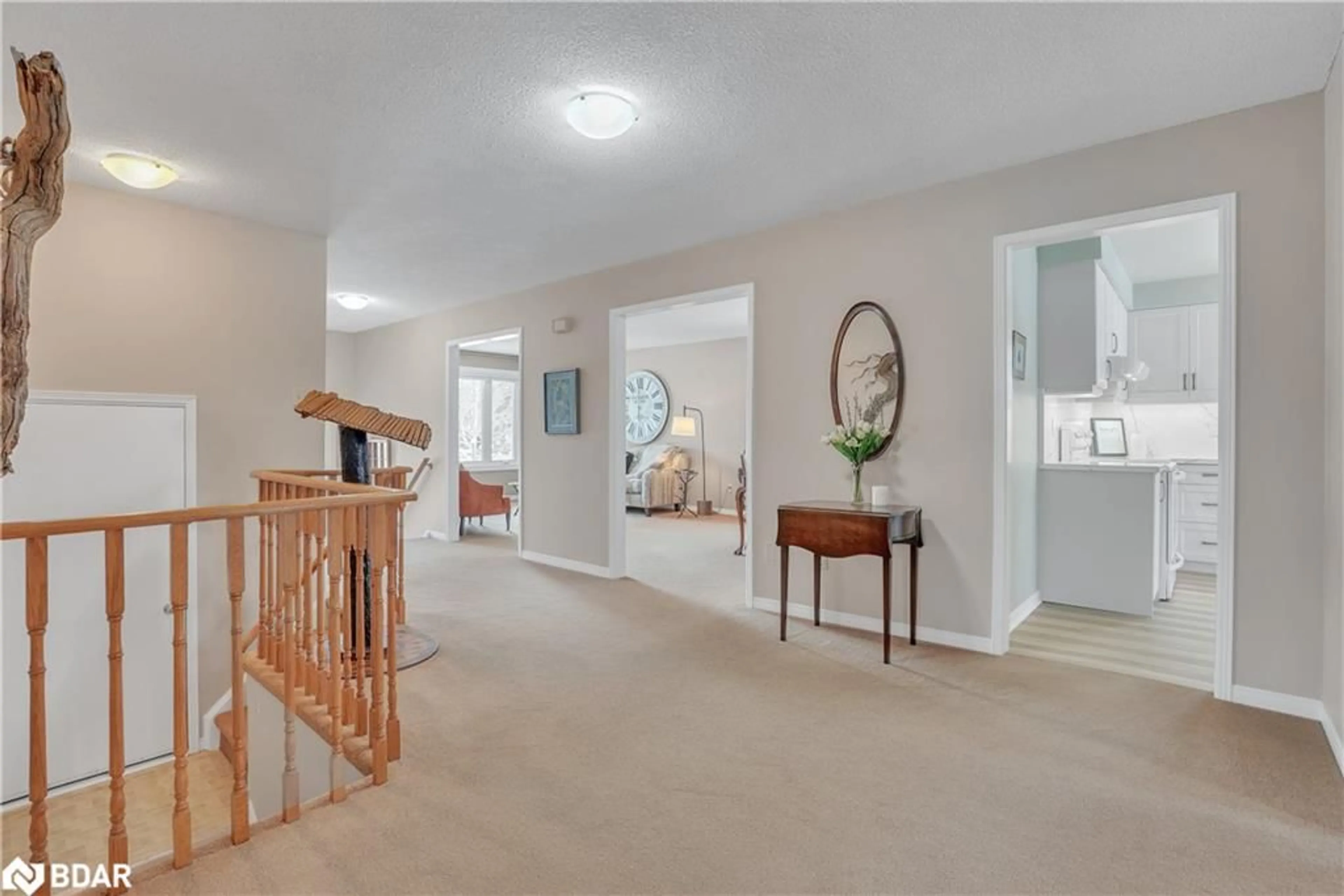 Indoor foyer for 2128 Gordon St, Stroud Ontario L9S 1C6