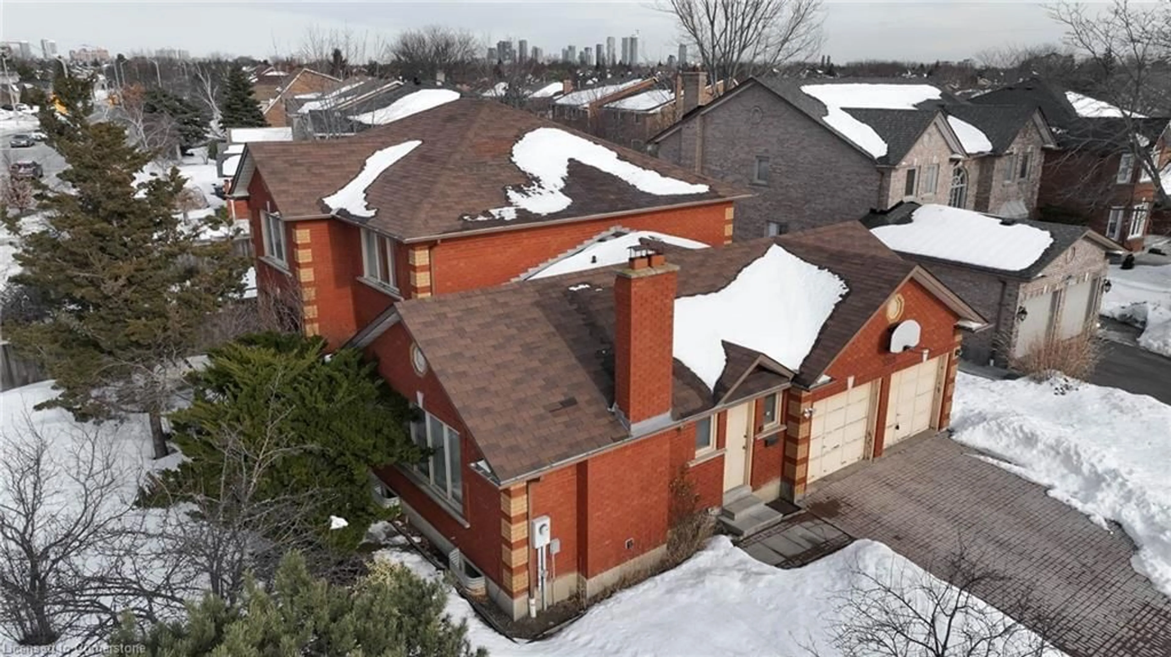 A pic from outside/outdoor area/front of a property/back of a property/a pic from drone, building for 5515 Durie Rd, Mississauga Ontario L5M 4S6