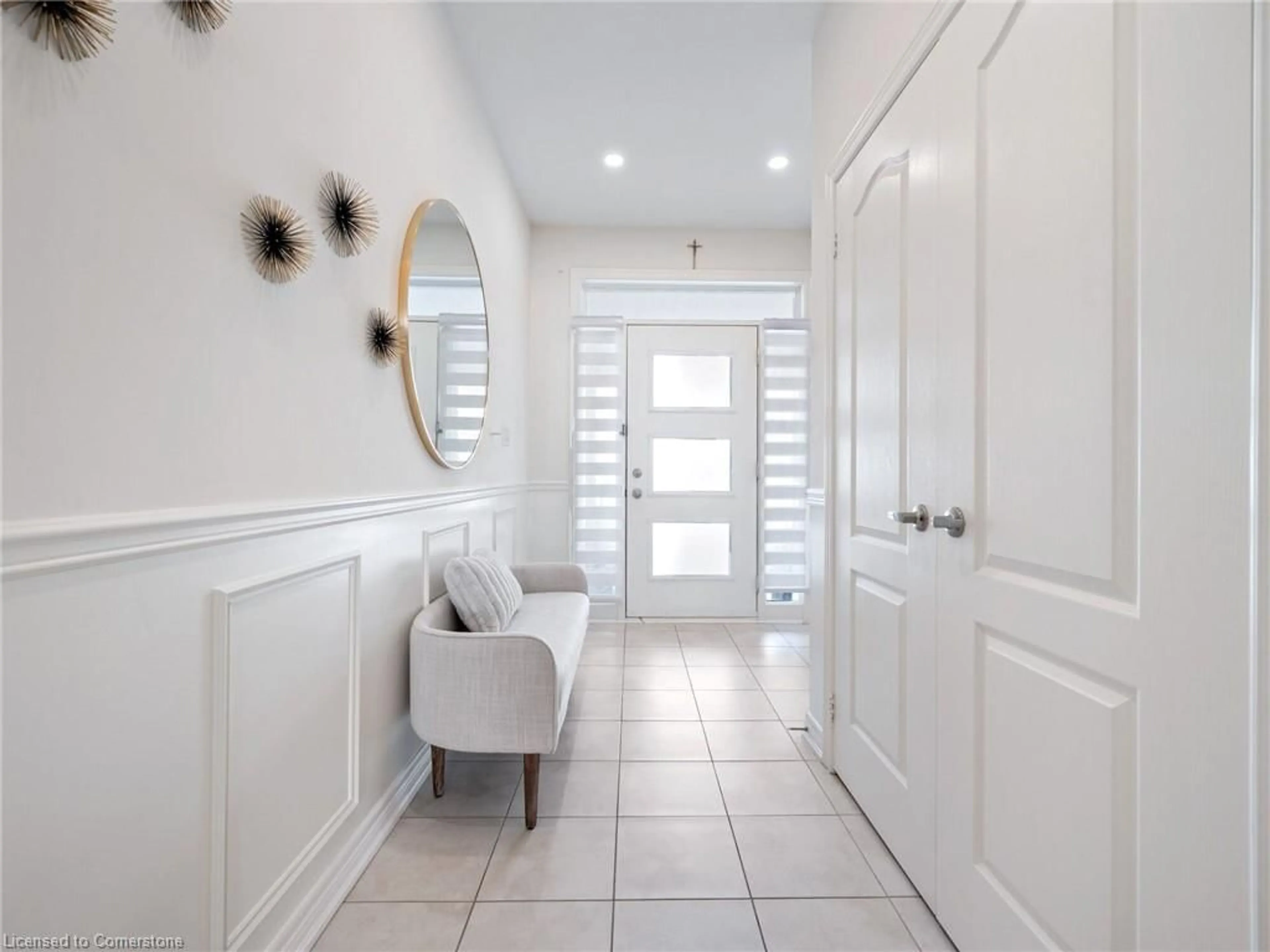 Indoor entryway for 12 Great Falls Blvd, Waterdown Ontario L8B 1X8