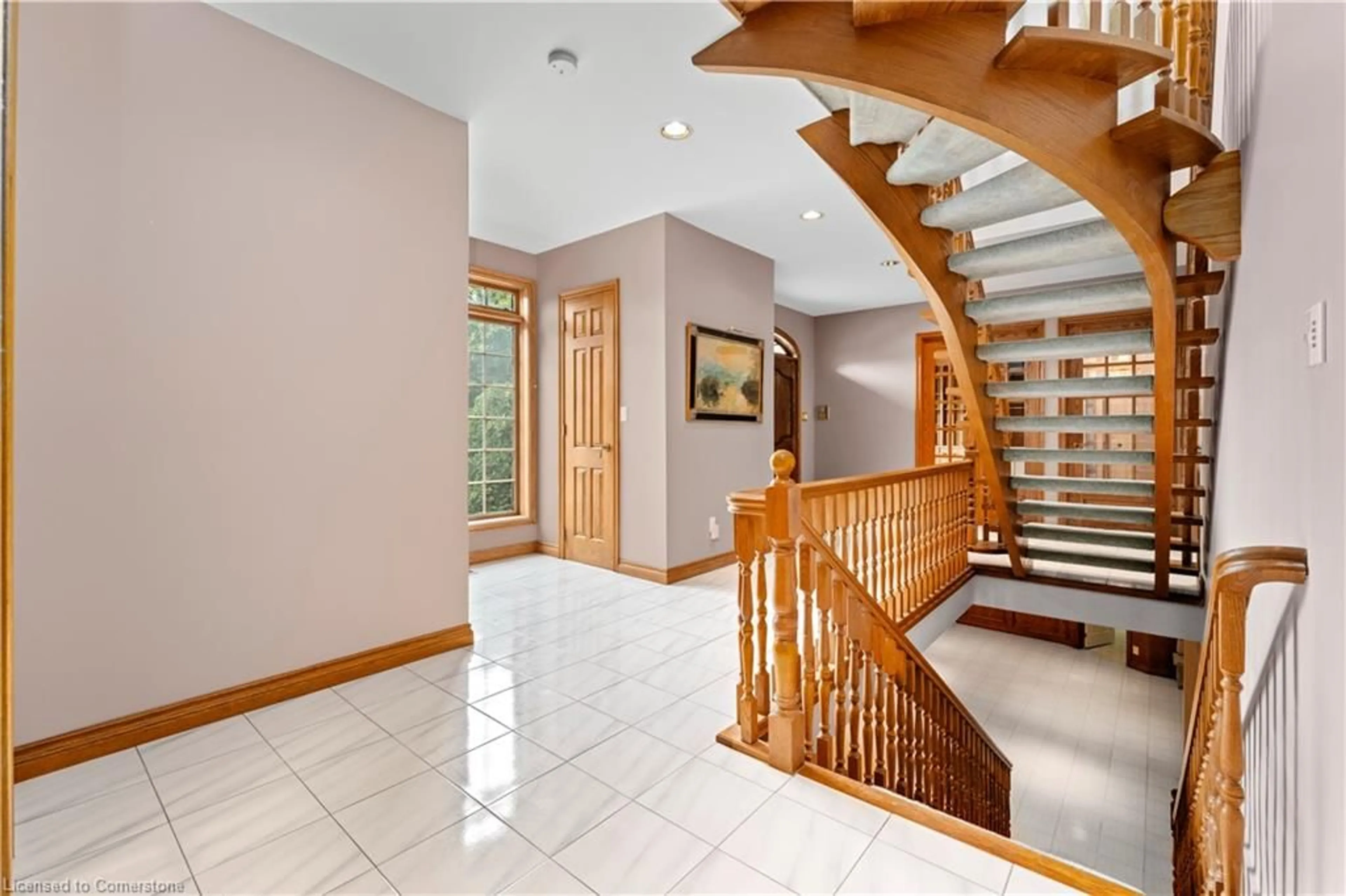 Indoor foyer for 21 Woodland Acres Cres, Vaughan Ontario L6A 1G1