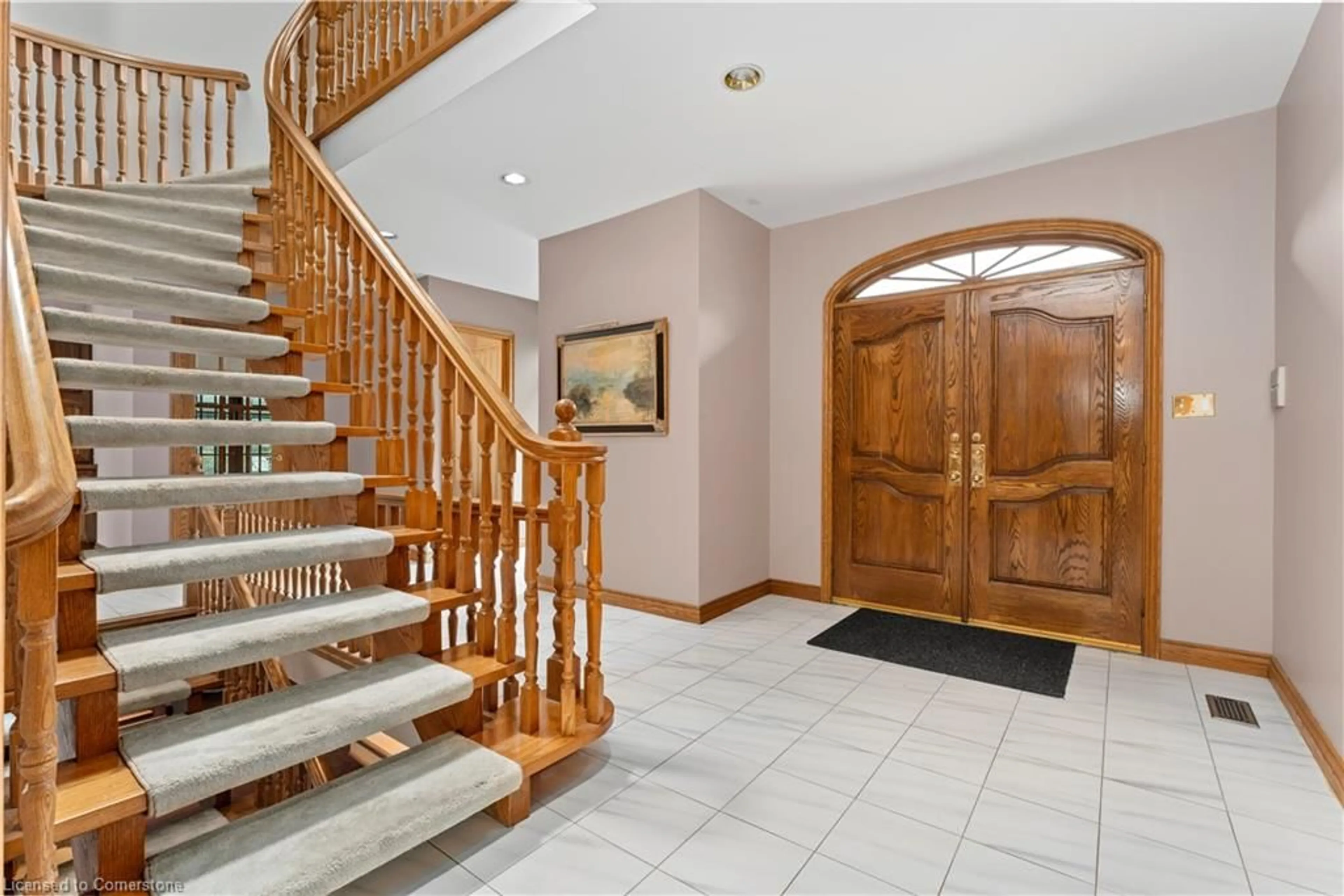 Indoor foyer for 21 Woodland Acres Cres, Vaughan Ontario L6A 1G1