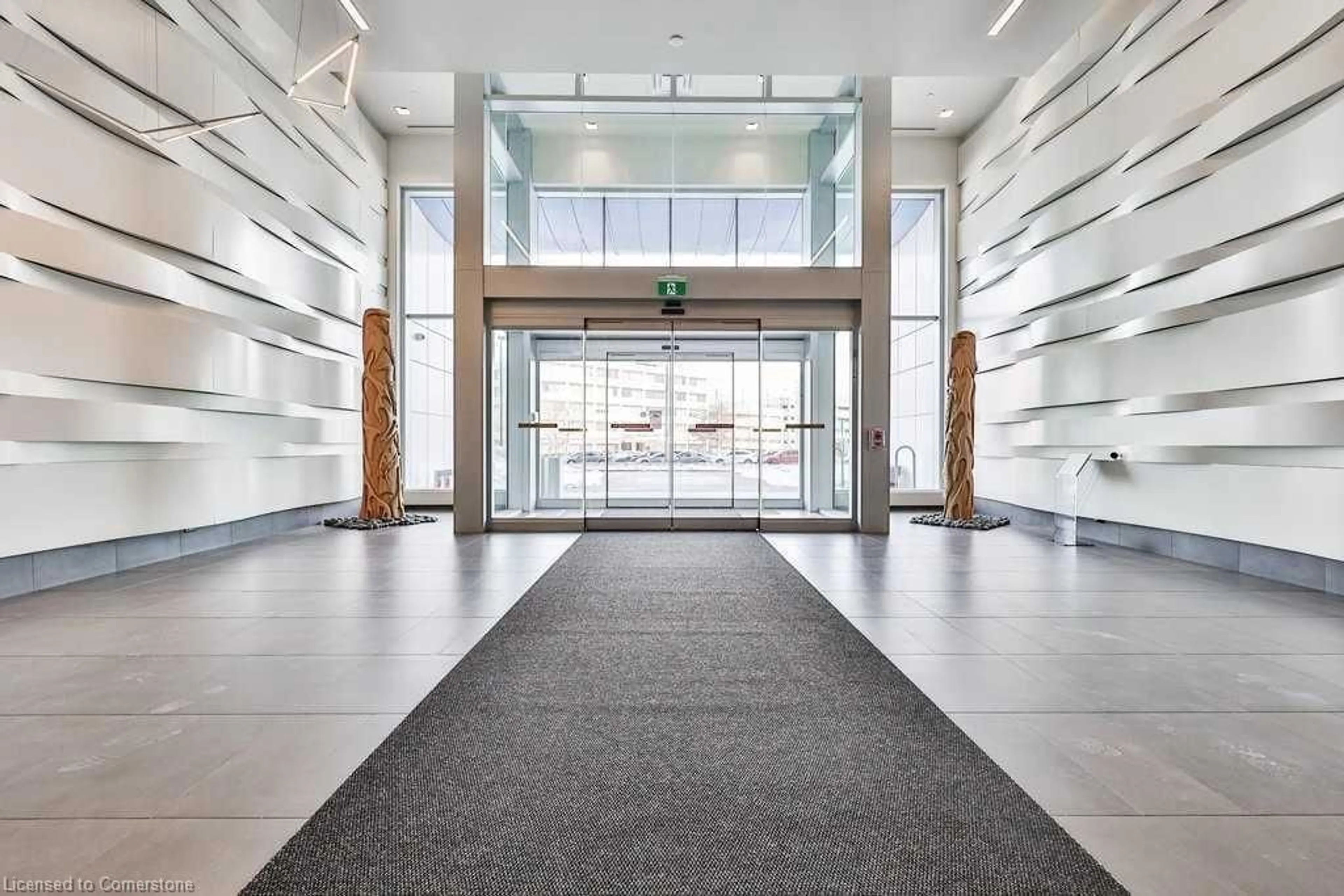 Indoor foyer for 2520 Eglinton Avenue West #511, Mississauga Ontario L6M 0Y2