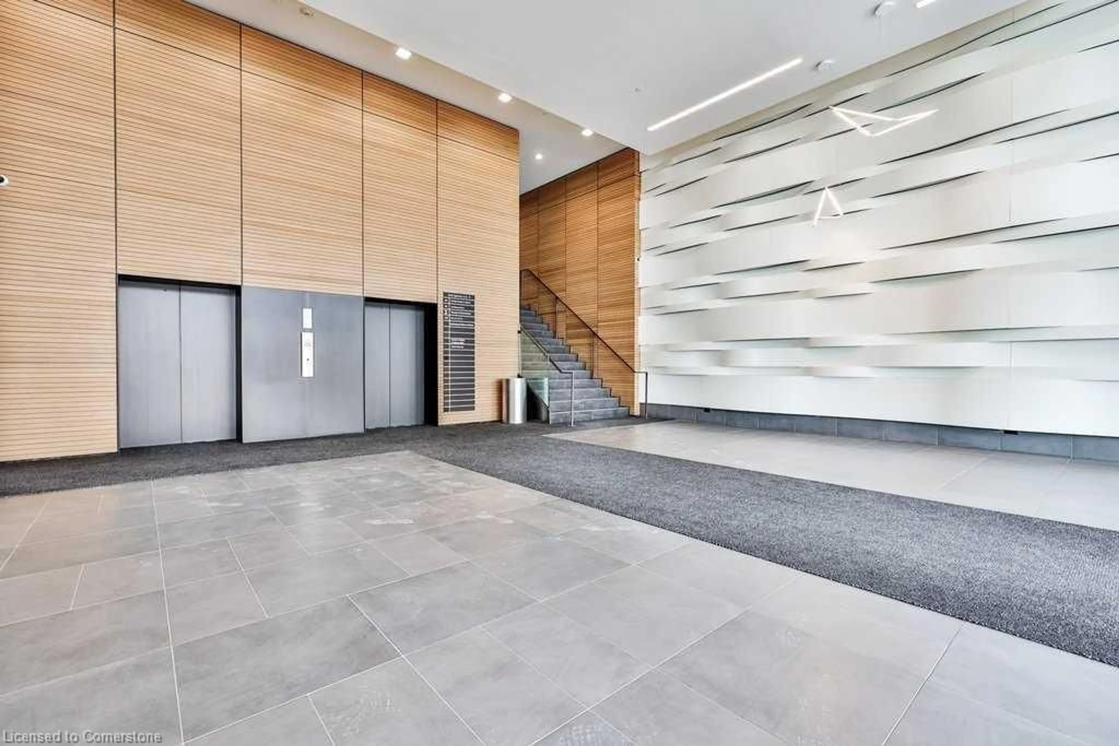 Indoor foyer for 2520 Eglinton Avenue West #511, Mississauga Ontario L6M 0Y2