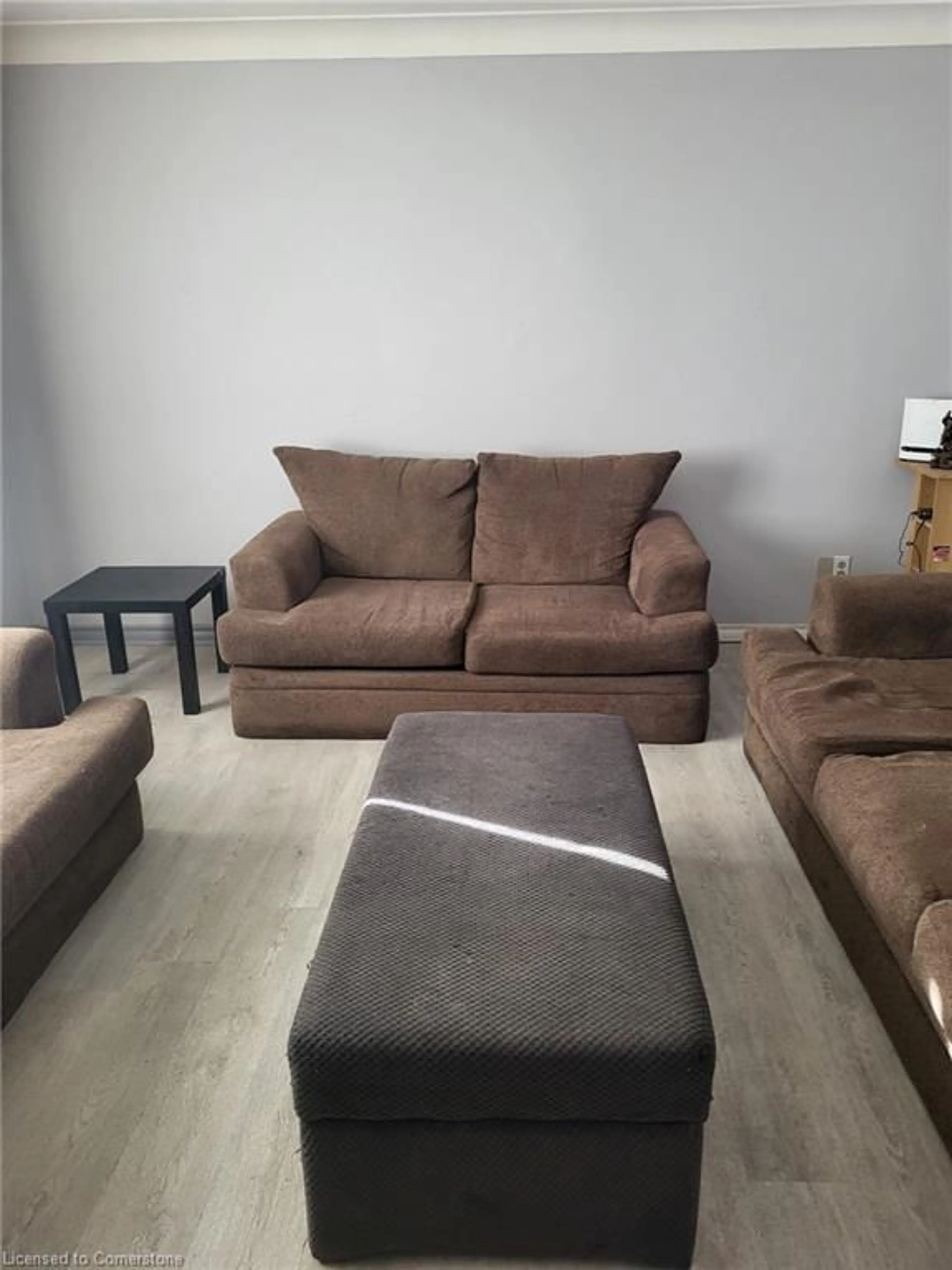 Living room with furniture, unknown for 7 Usher St, Brantford Ontario N3R 1B8