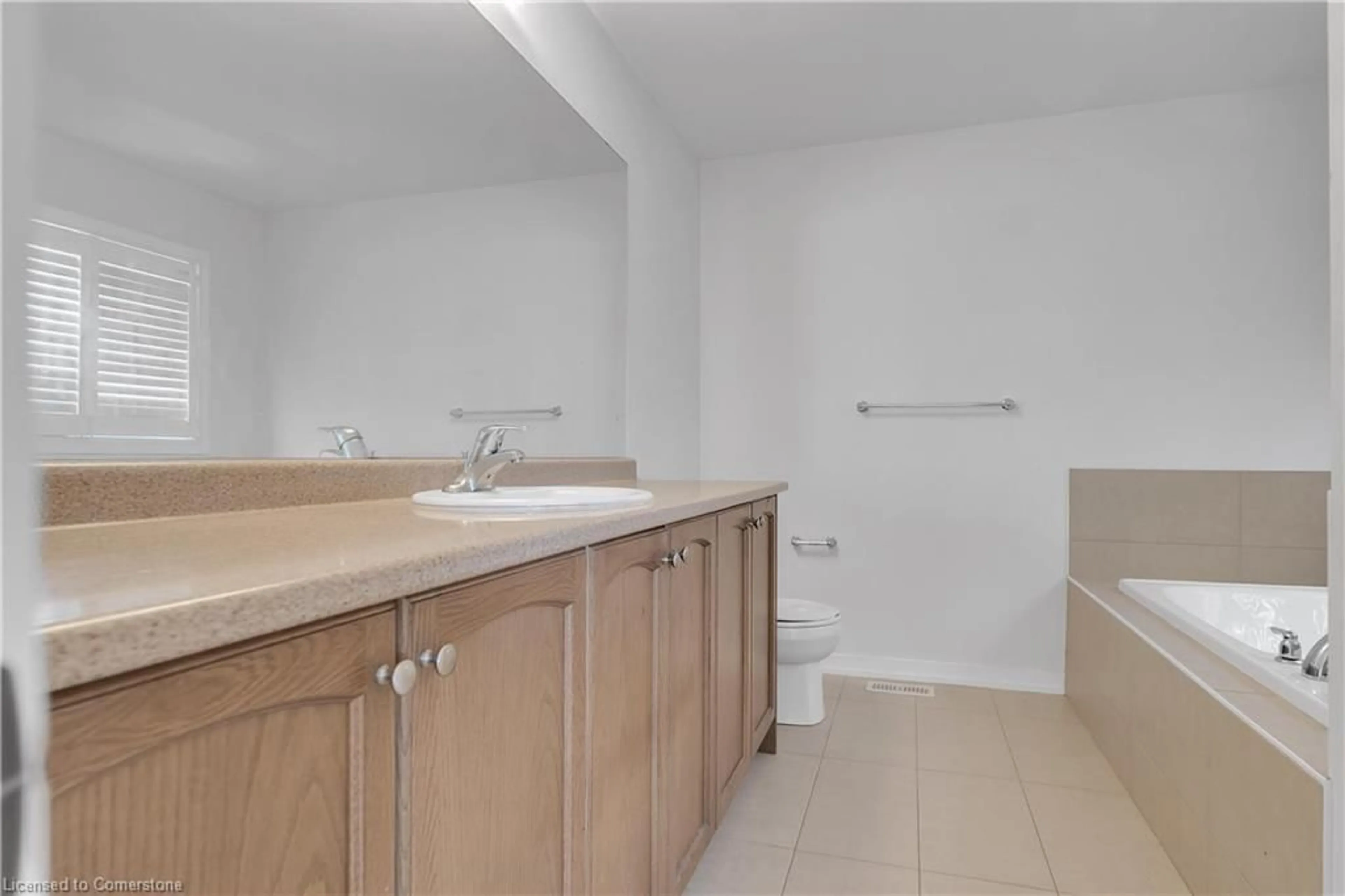 Standard bathroom, unknown for 48 Prestwick St, Stoney Creek Ontario L8J 0K6