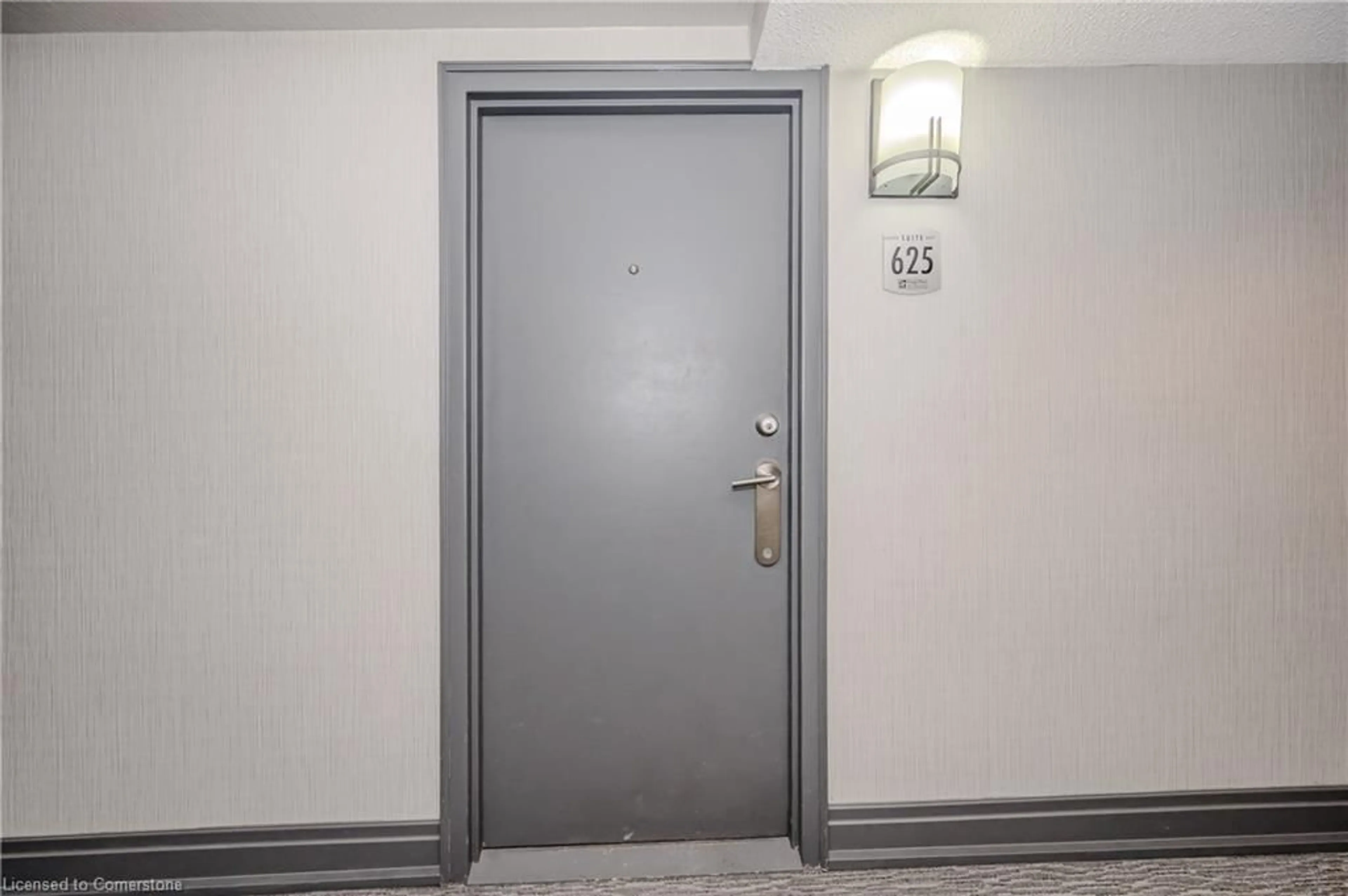 Indoor foyer for 1000 Cedarglen Gate #625, Mississauga Ontario L5C 3Z5