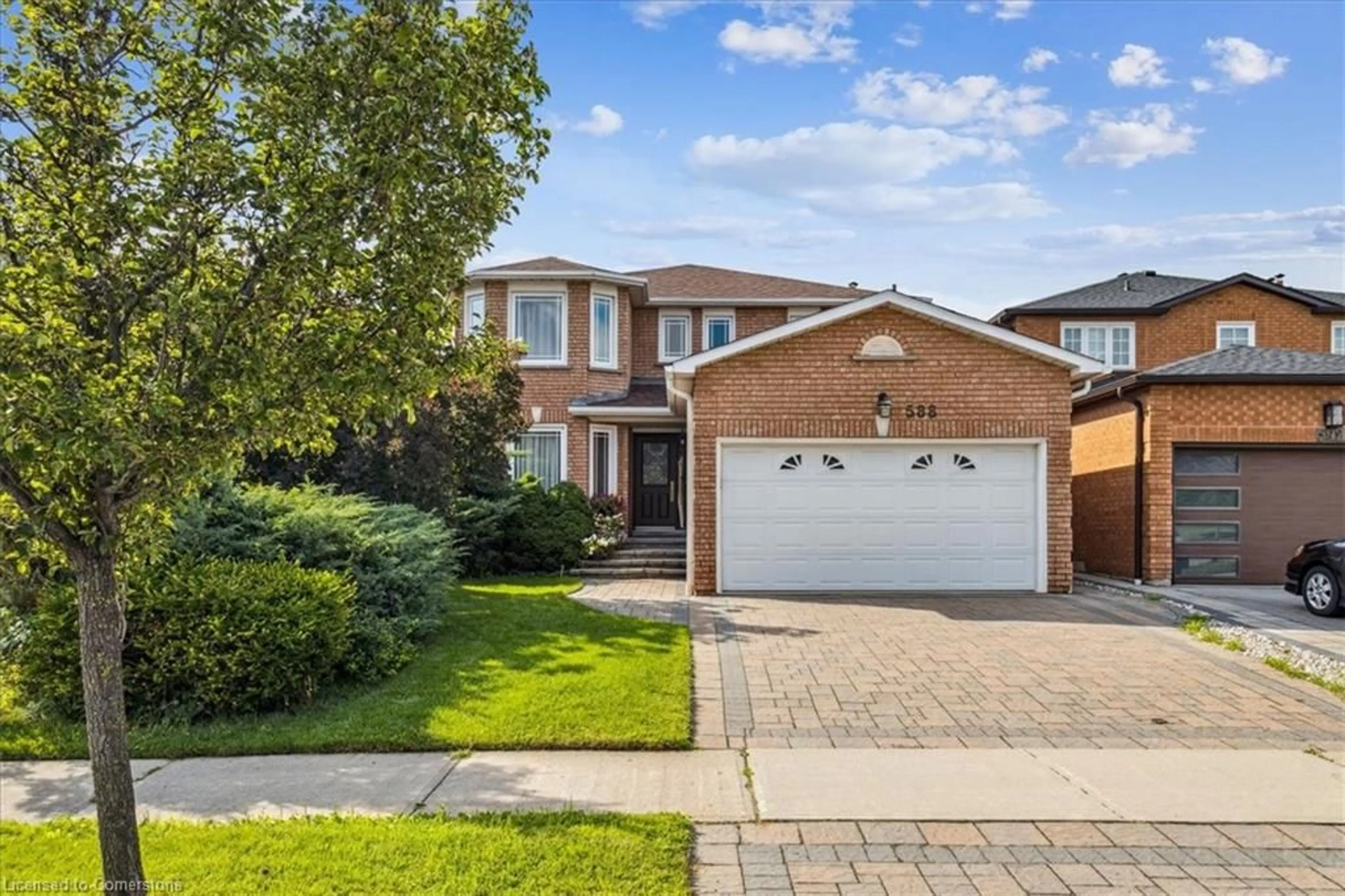 Home with brick exterior material, street for 588 Fairview Rd Rd, Mississauga Ontario L5B 3X3