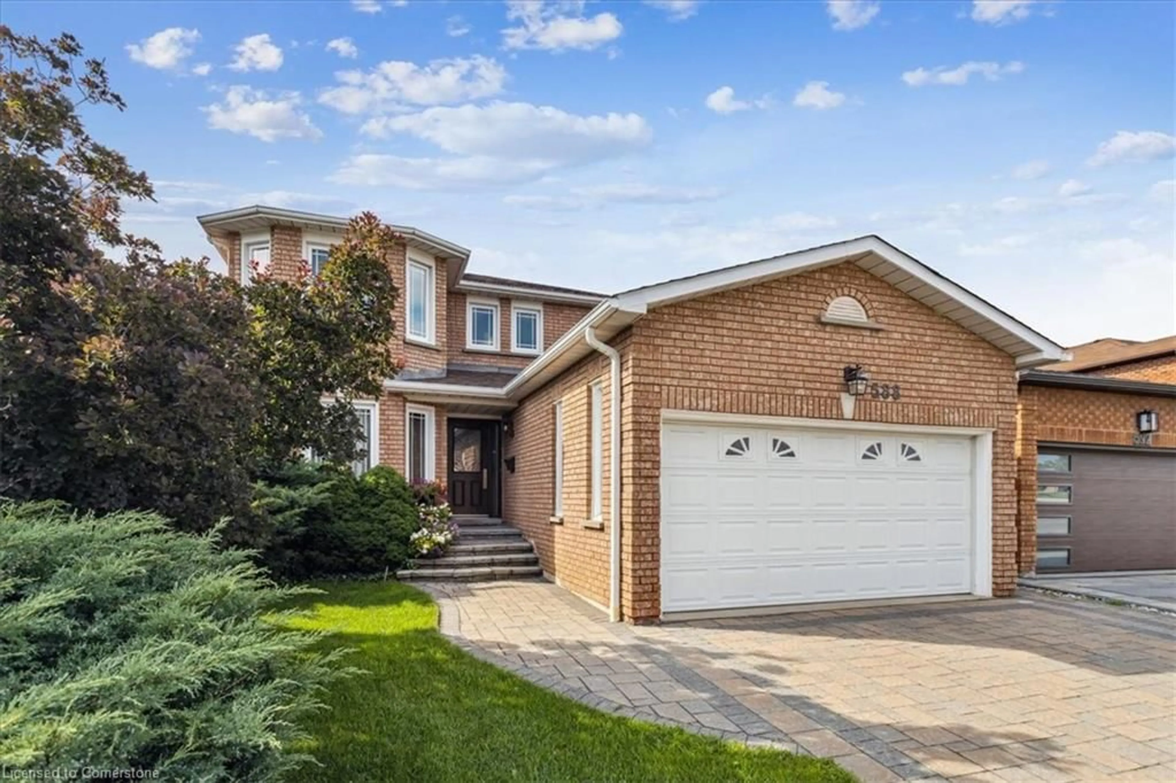 Home with brick exterior material, street for 588 Fairview Rd Rd, Mississauga Ontario L5B 3X3