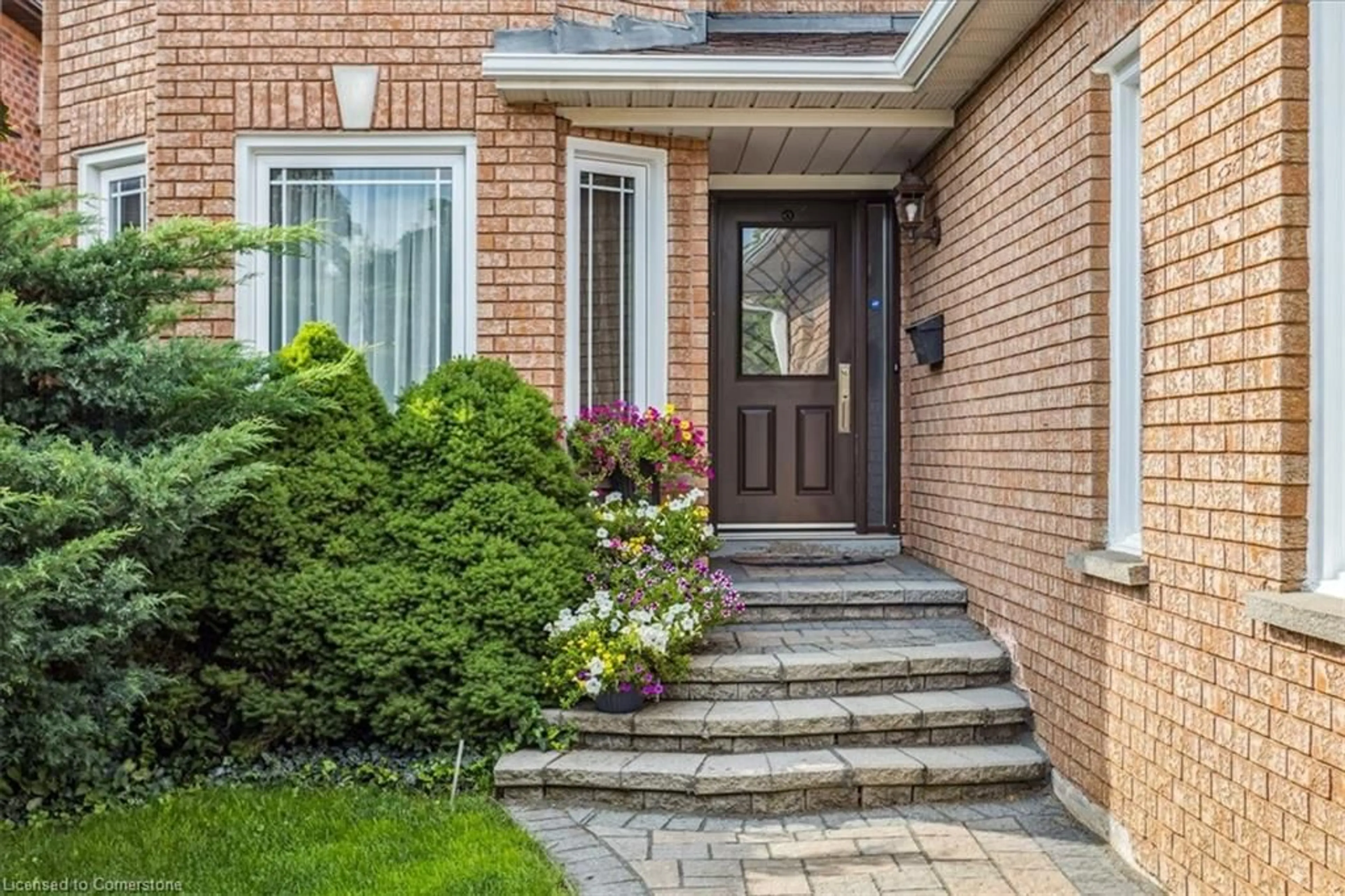 Home with brick exterior material, street for 588 Fairview Rd Rd, Mississauga Ontario L5B 3X3