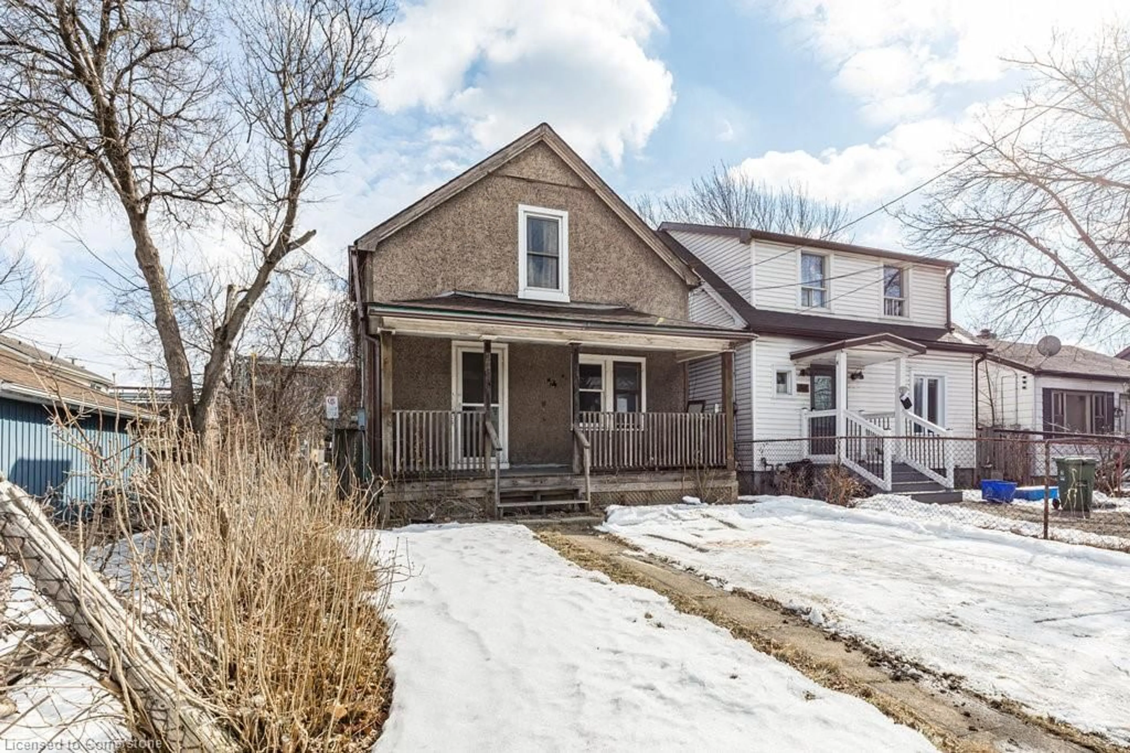 A pic from outside/outdoor area/front of a property/back of a property/a pic from drone, street for 52 Stapleton Ave, Hamilton Ontario L8H 3N5