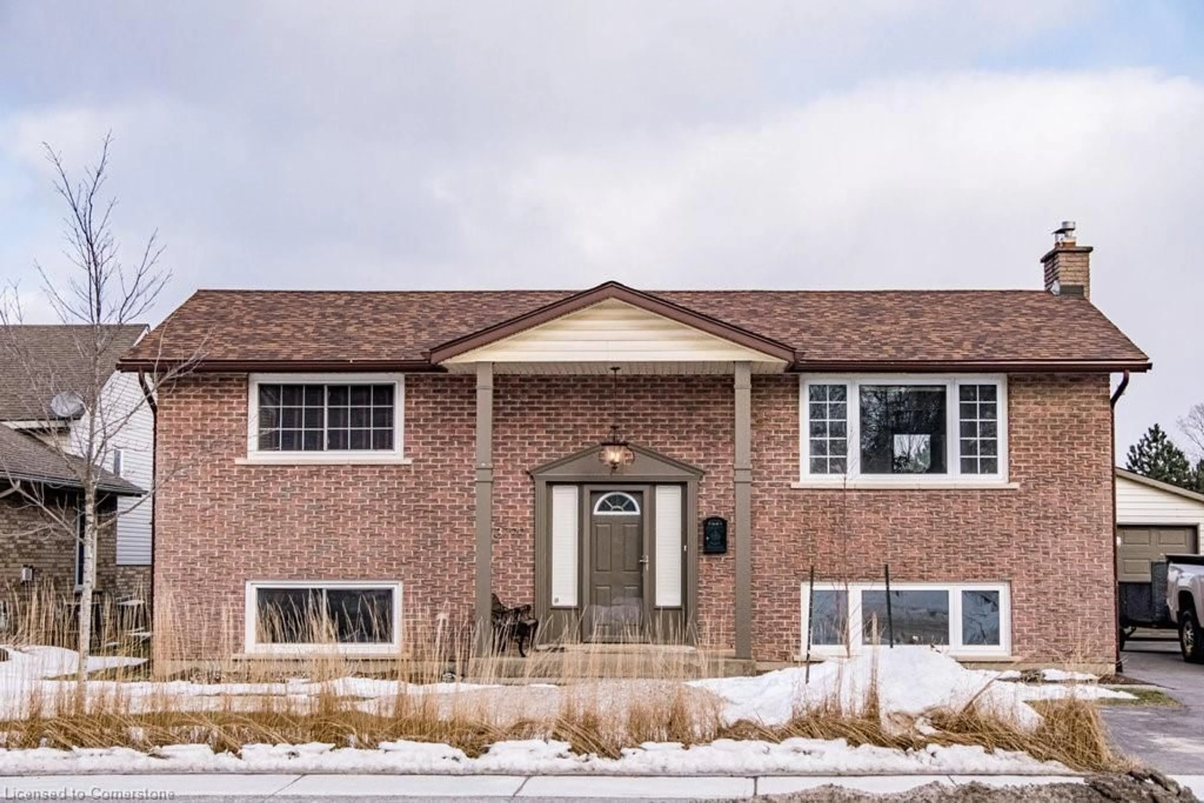 Home with brick exterior material, building for 3799 19th St, Jordan Ontario L0R 1S0