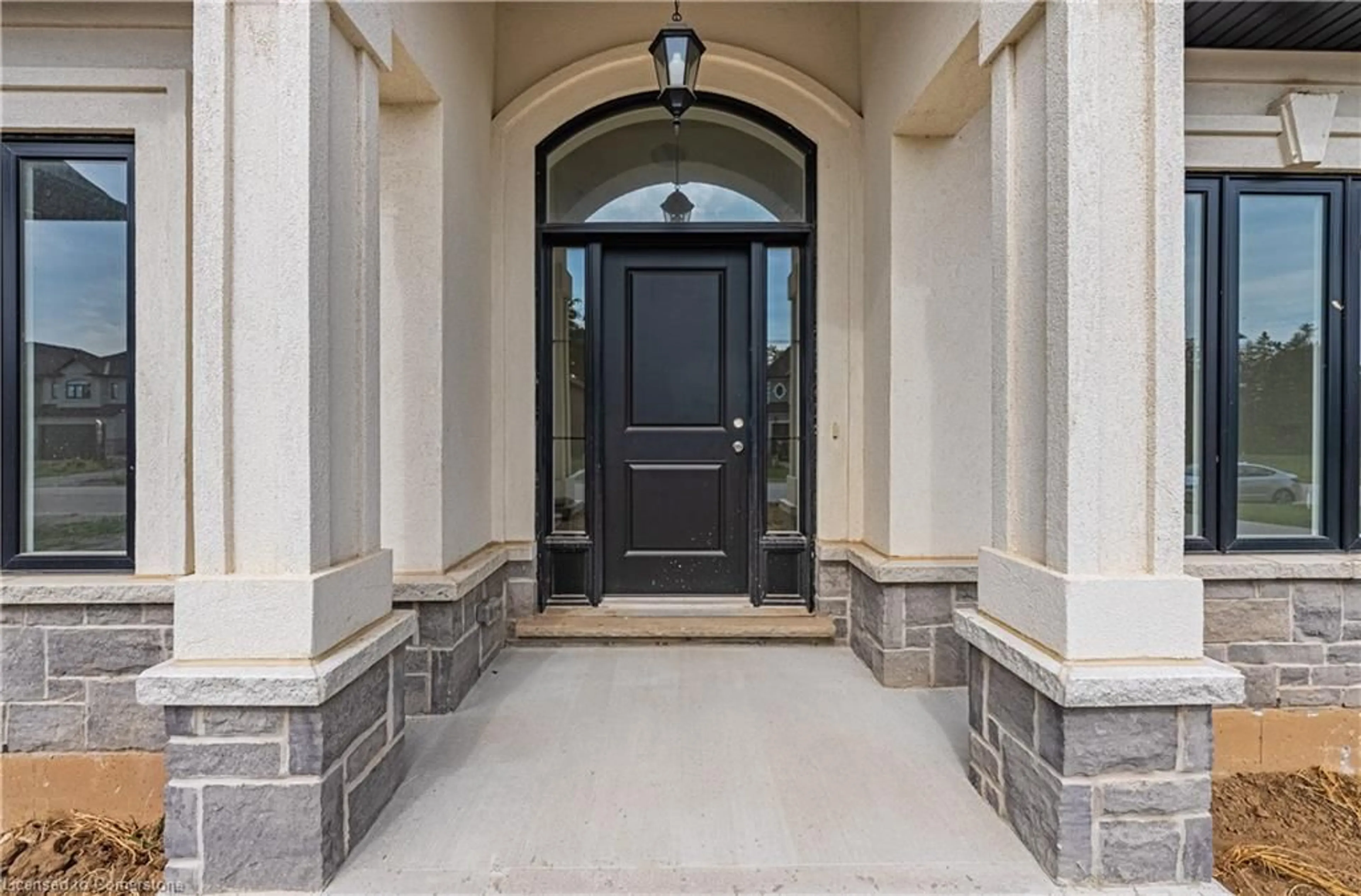 Indoor entryway for 60 Cesar Pl, Ancaster Ontario L9G 0G3