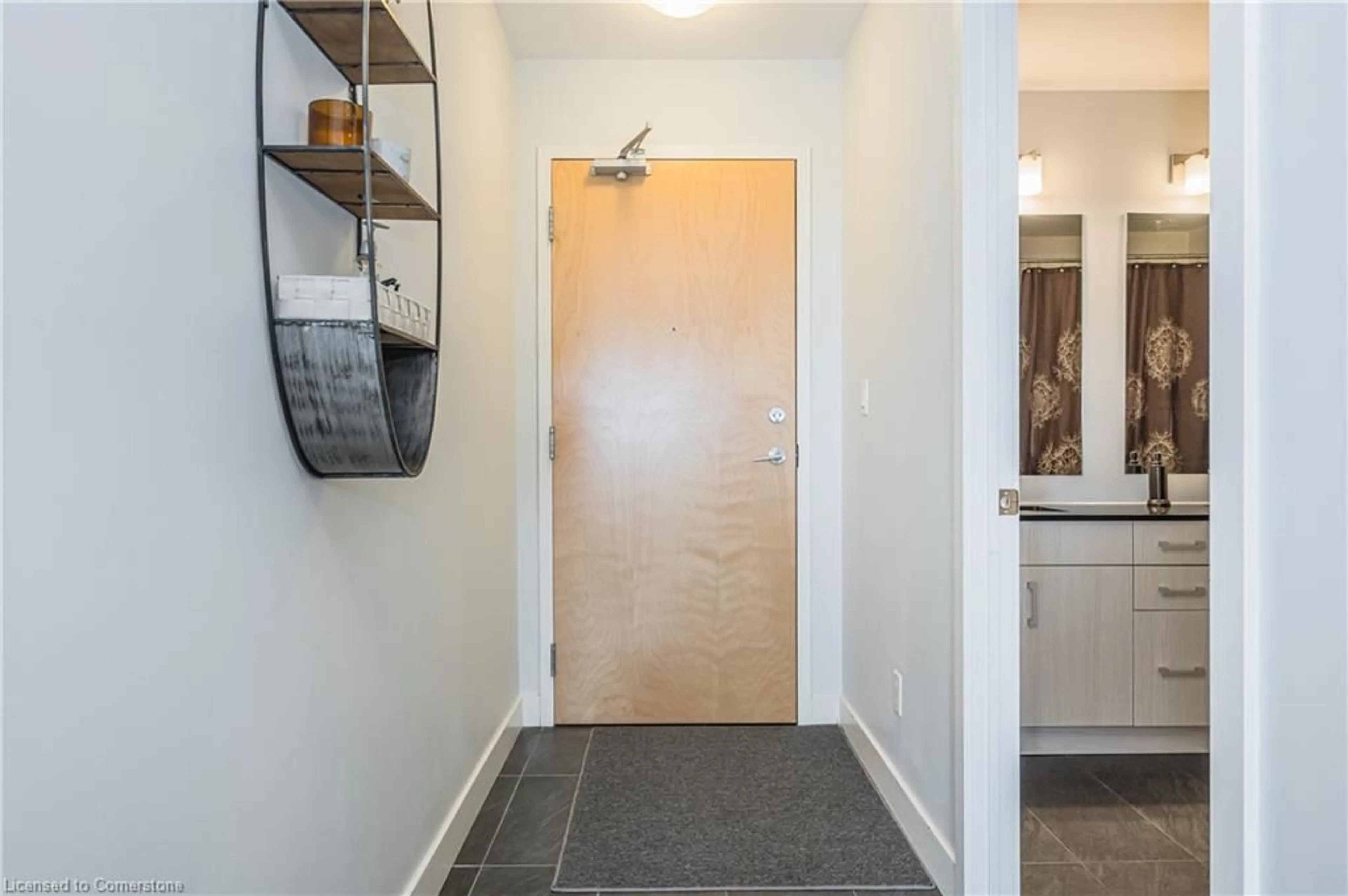 Indoor entryway for 1 Victoria St #1413, Kitchener Ontario N2G 0B5