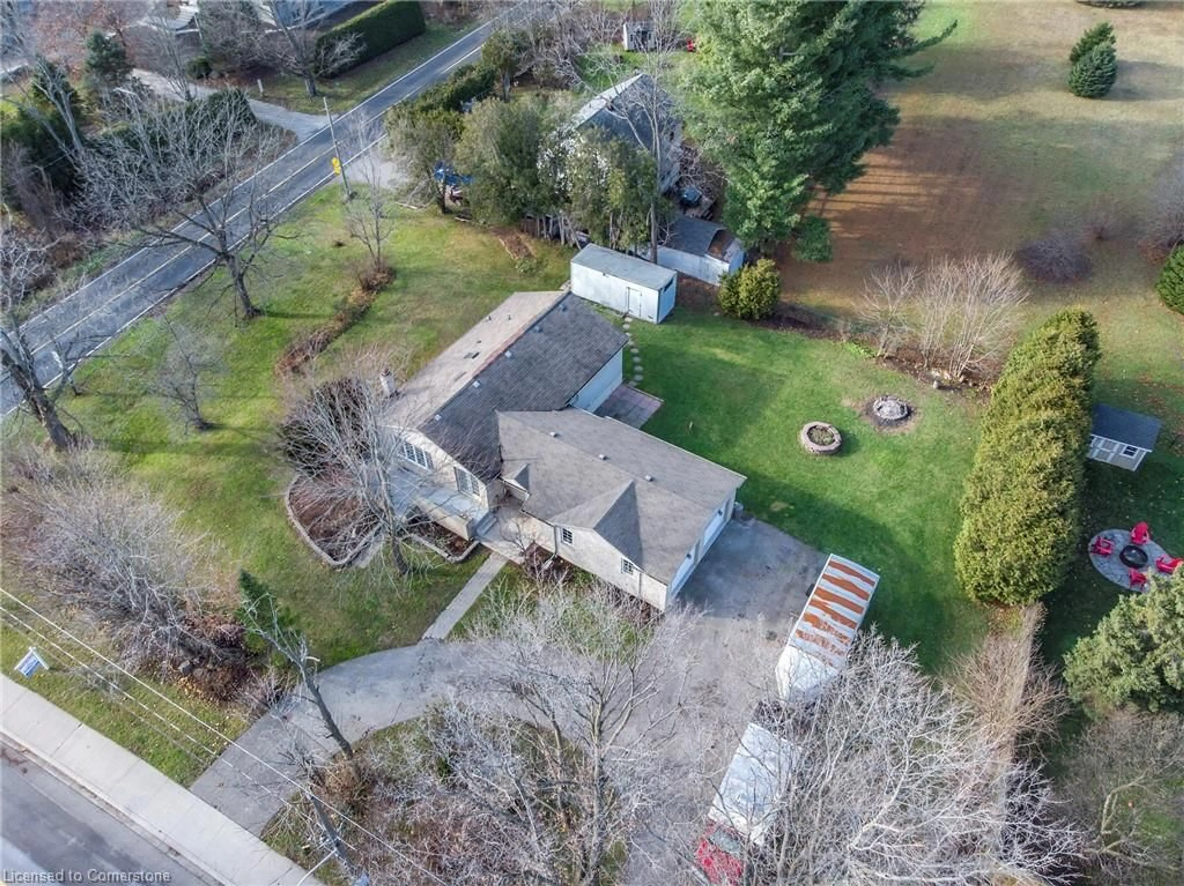 A pic from outside/outdoor area/front of a property/back of a property/a pic from drone, street for 2005 Kilbride St, Burlington Ontario L7P 0H3