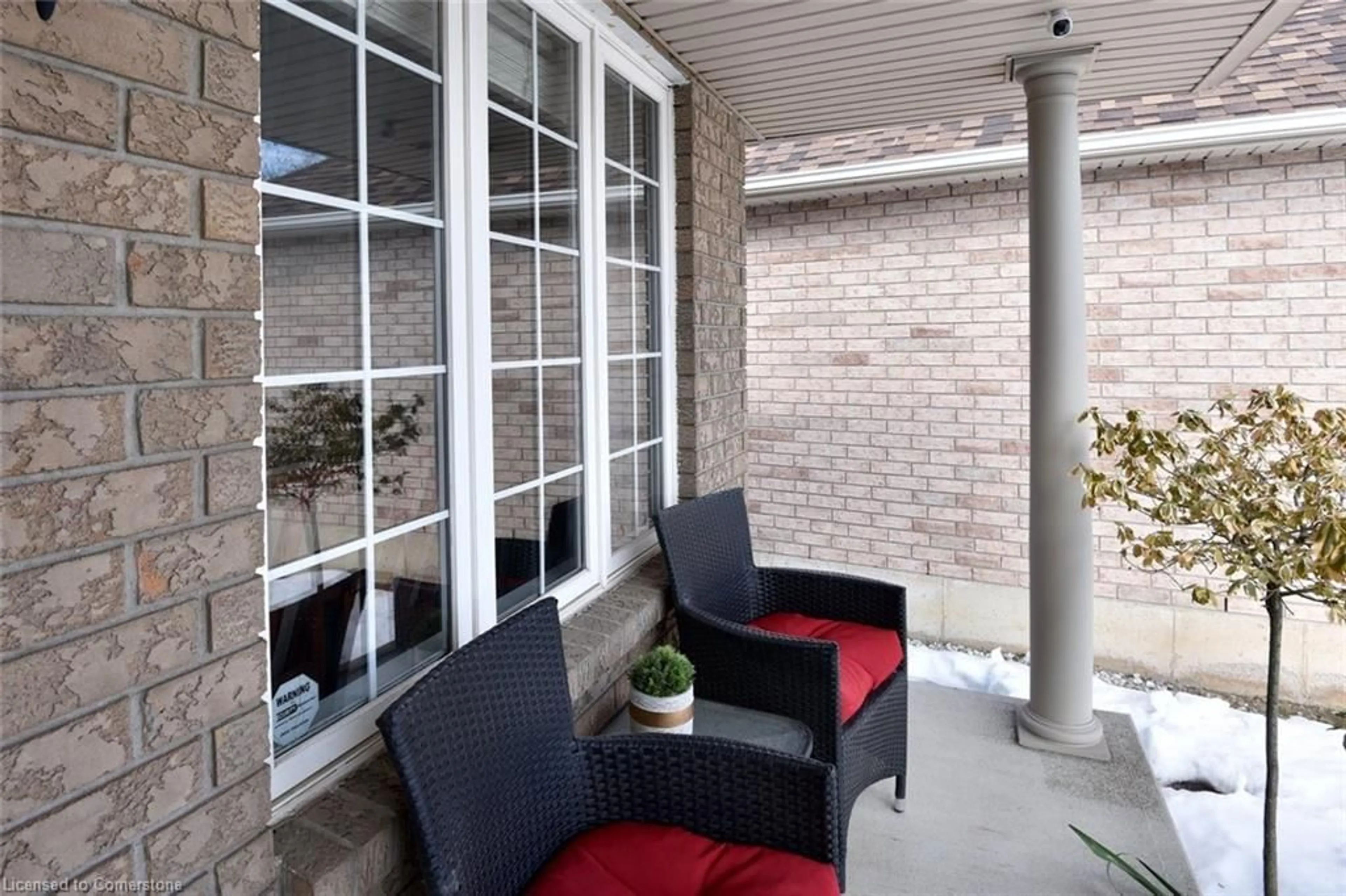 Patio, street for 552 Southridge Dr, Hamilton Ontario L9C 7V4