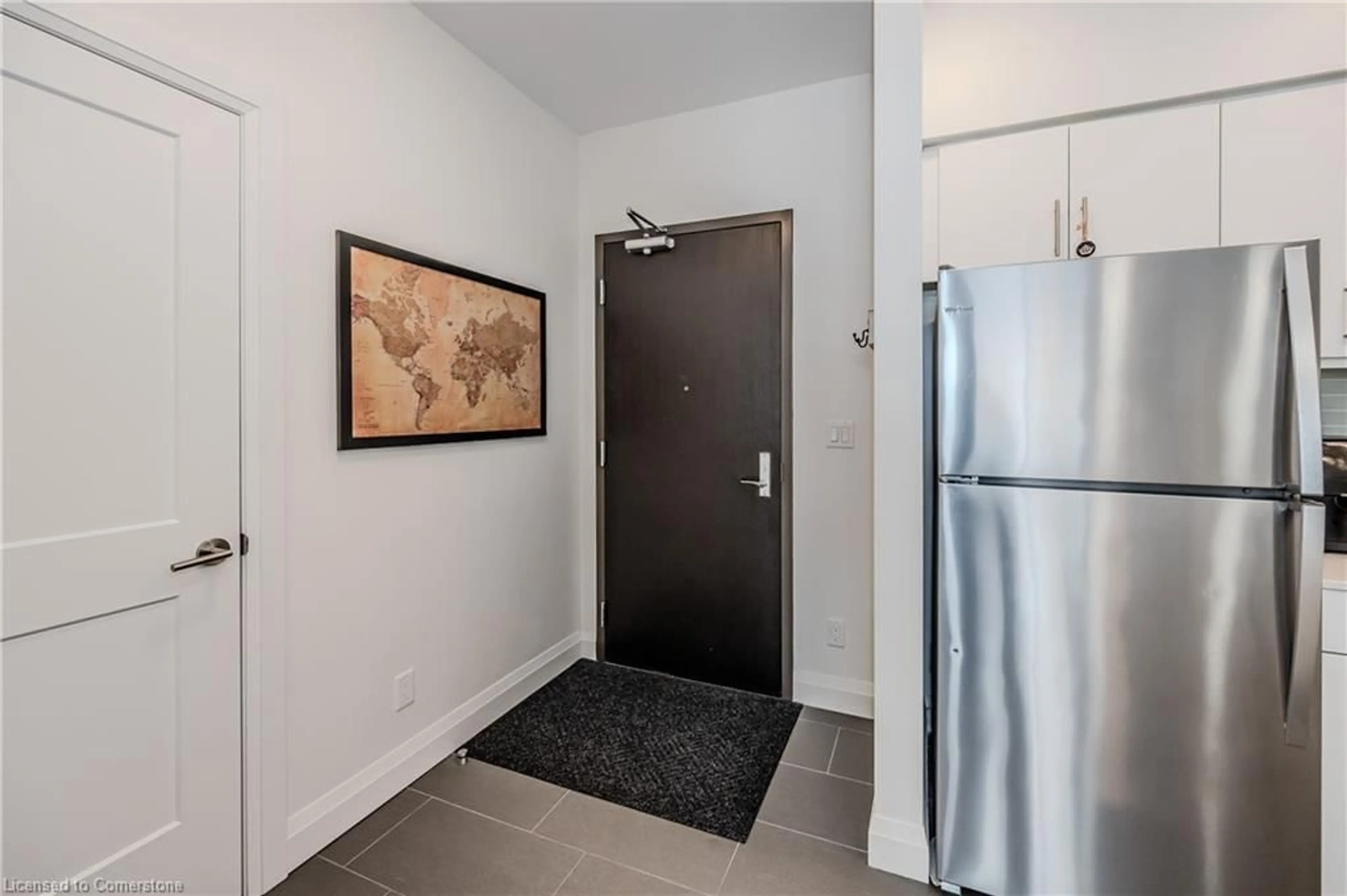 Indoor entryway for 399 Queen St #313, Kitchener Ontario N2G 0C4