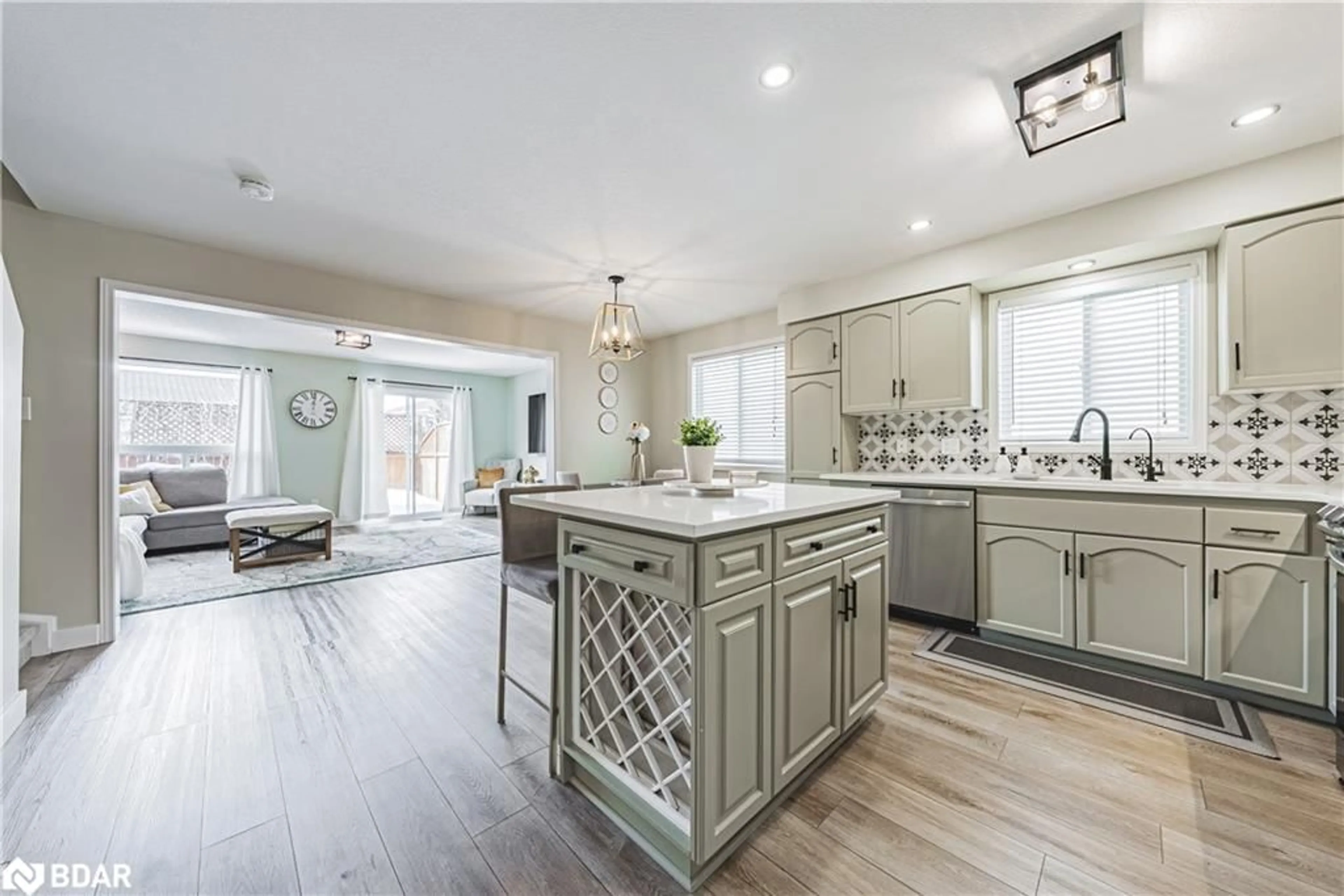 Open concept kitchen, ceramic/tile floor for 119 Gosling Gdns, Guelph Ontario N1G 5E7