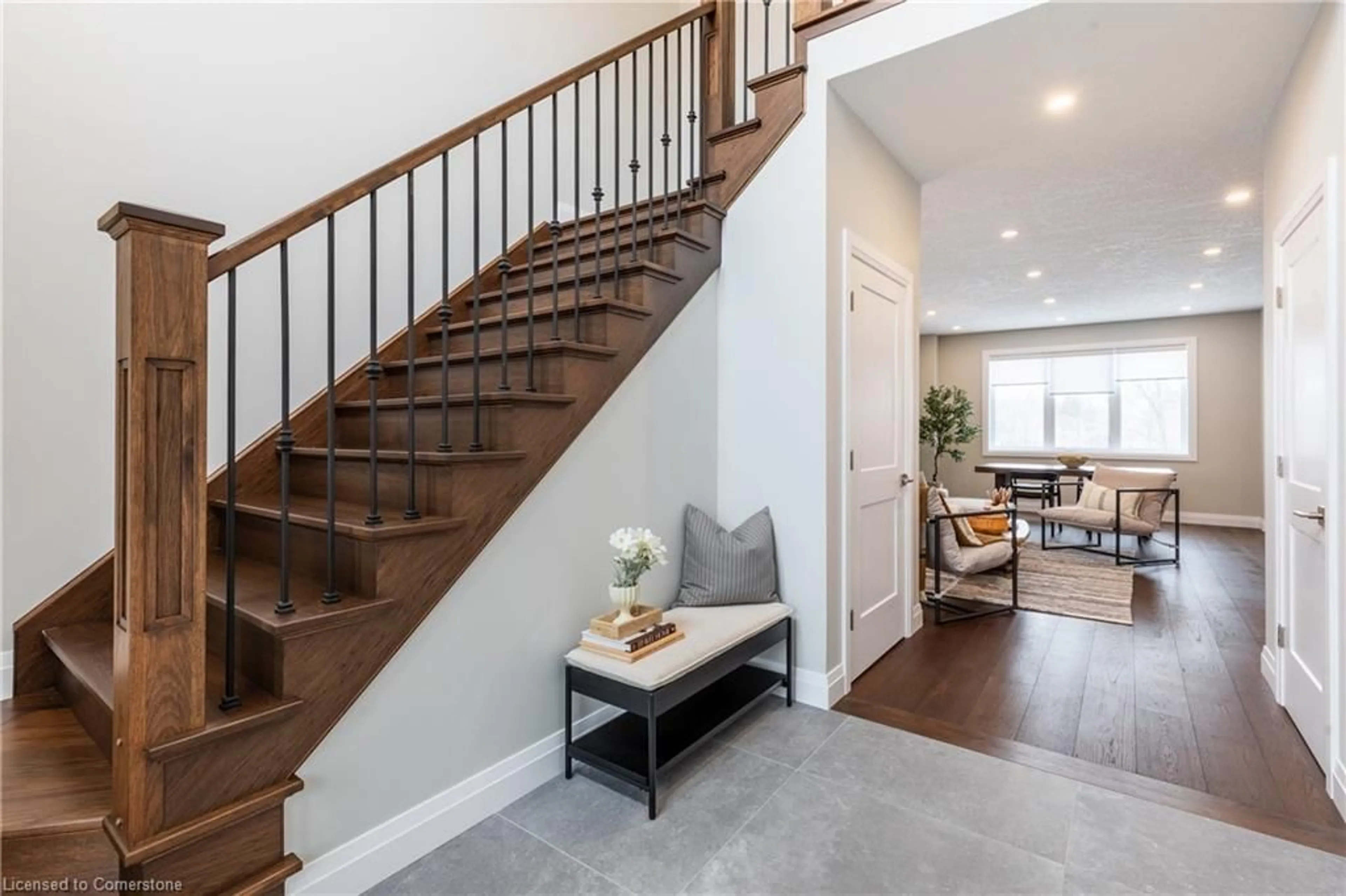 Indoor entryway for 445 Garden St, Cambridge Ontario N3H 4E1