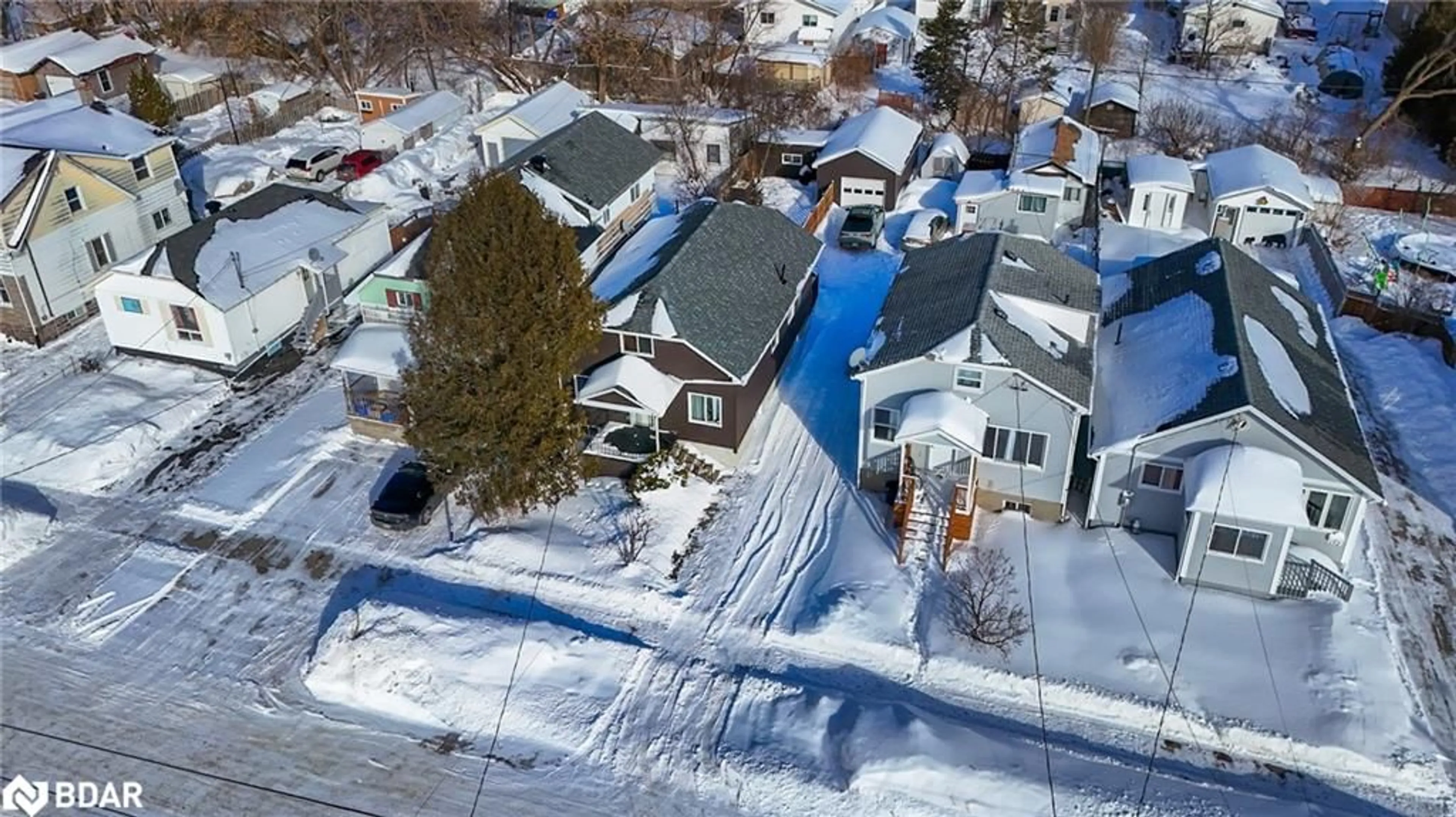 A pic from outside/outdoor area/front of a property/back of a property/a pic from drone, street for 168 Victoria St E St, North Bay Ontario P1B 1P4