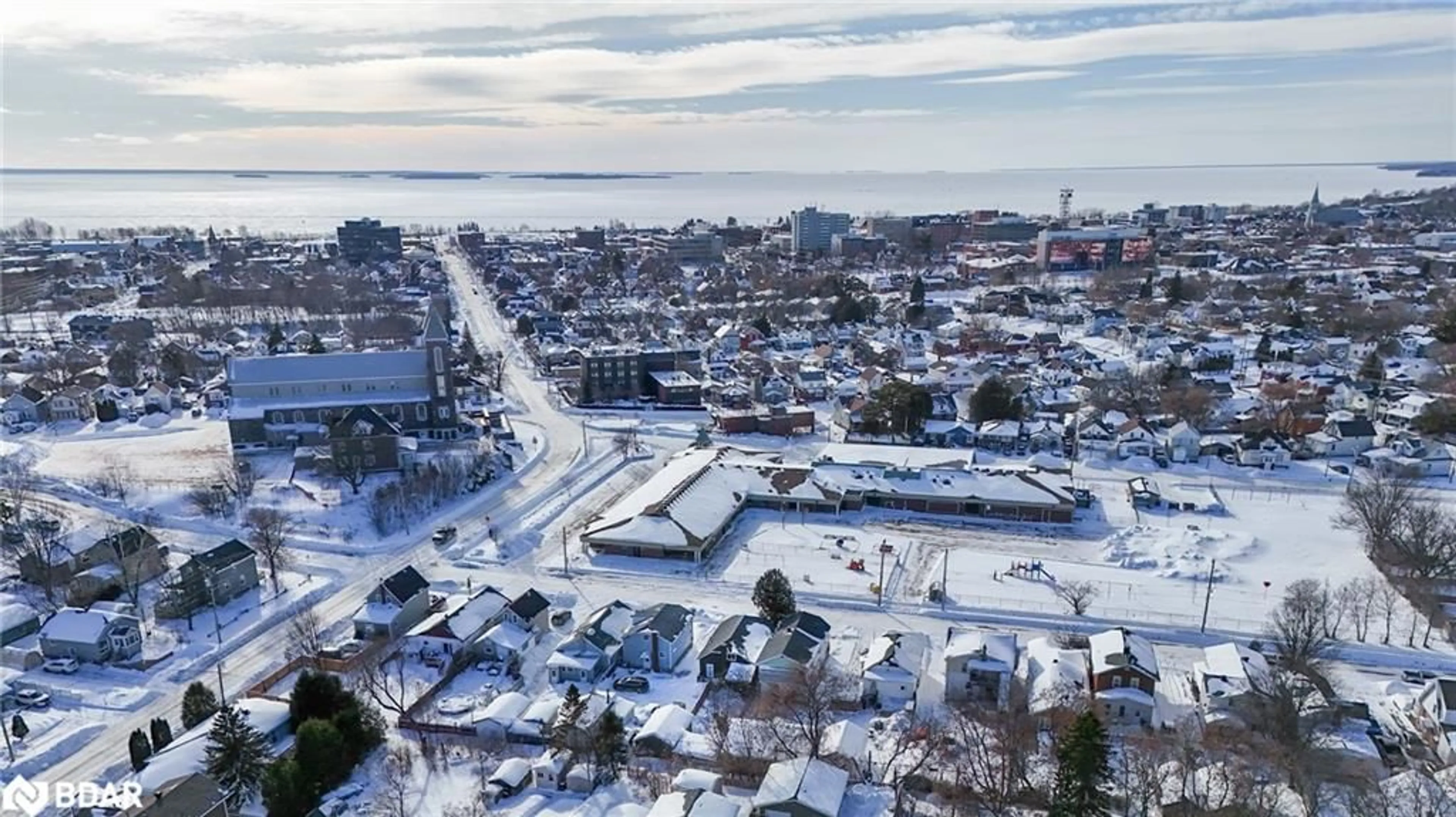 A pic from outside/outdoor area/front of a property/back of a property/a pic from drone, street for 168 Victoria St E St, North Bay Ontario P1B 1P4