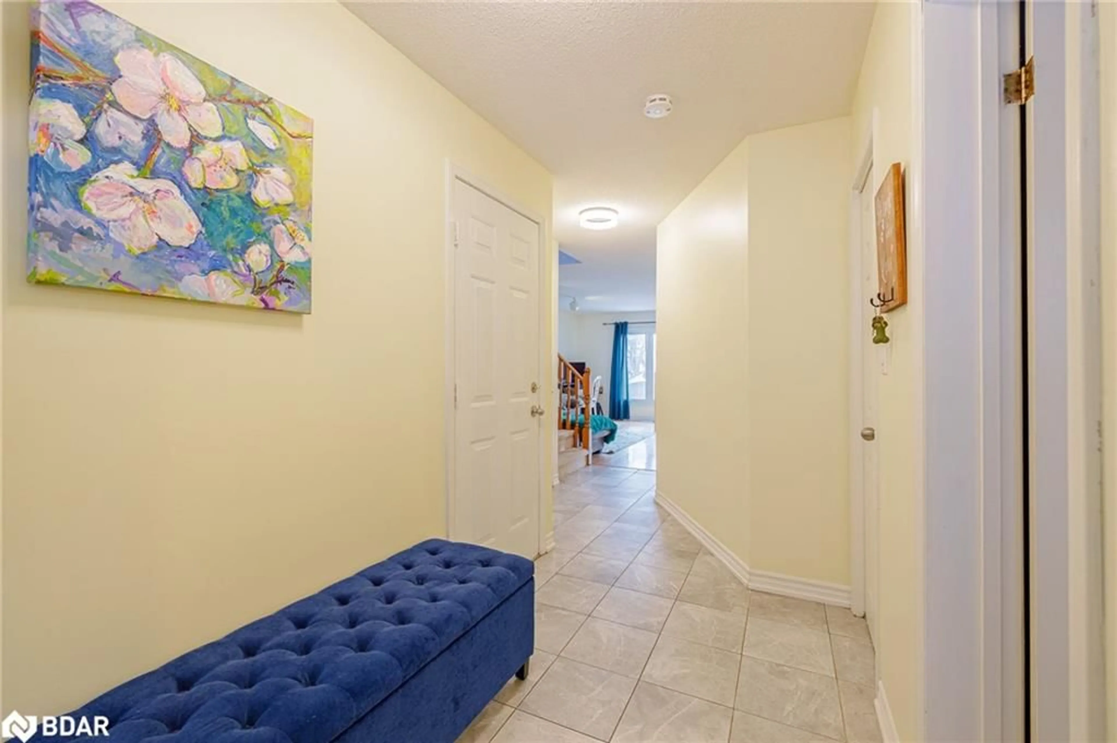 Indoor entryway for 6 Rannie Crt, Thorold Ontario L2V 4X2