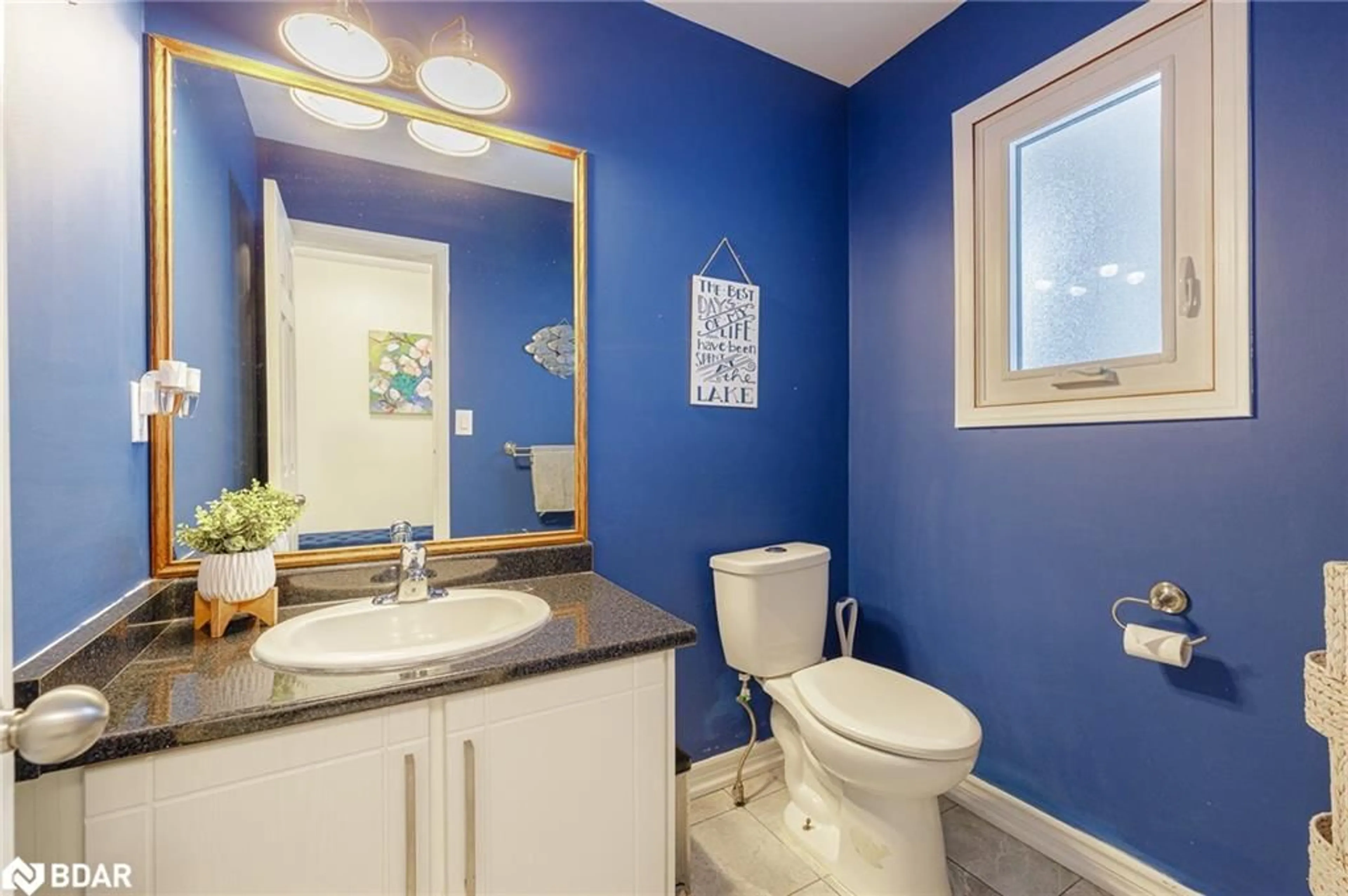 Standard bathroom, ceramic/tile floor for 6 Rannie Crt, Thorold Ontario L2V 4X2