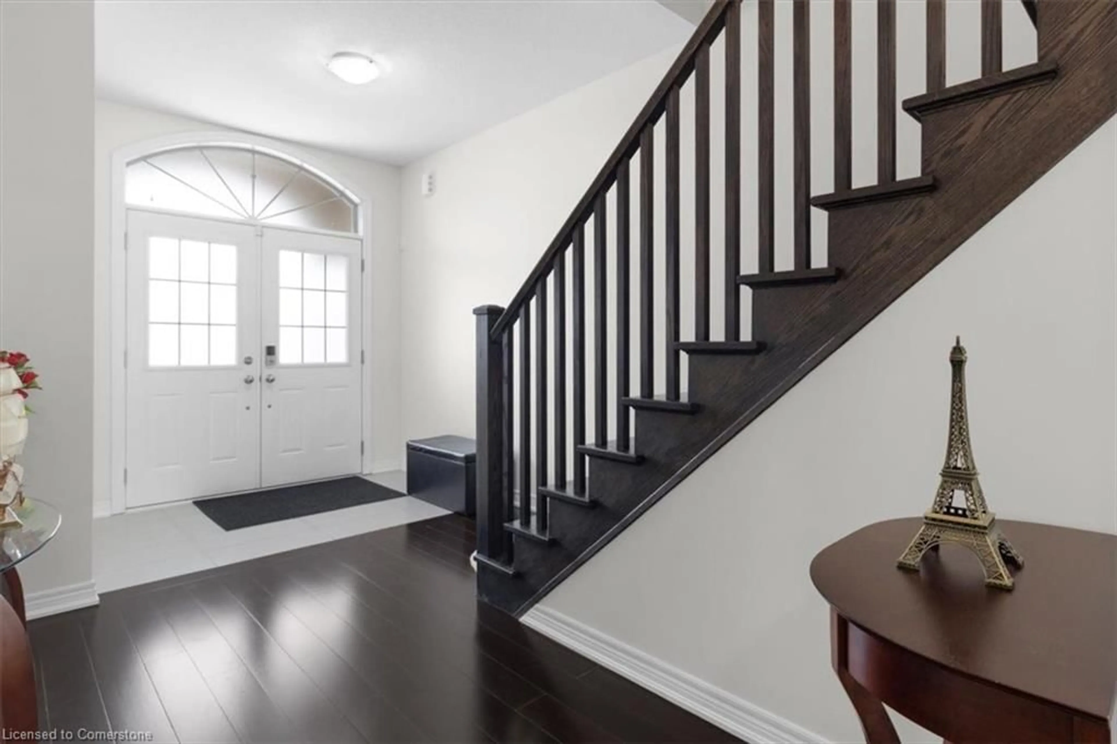 Indoor entryway for 16 Weathering Hts, Stoney Creek Ontario L8J 0E7