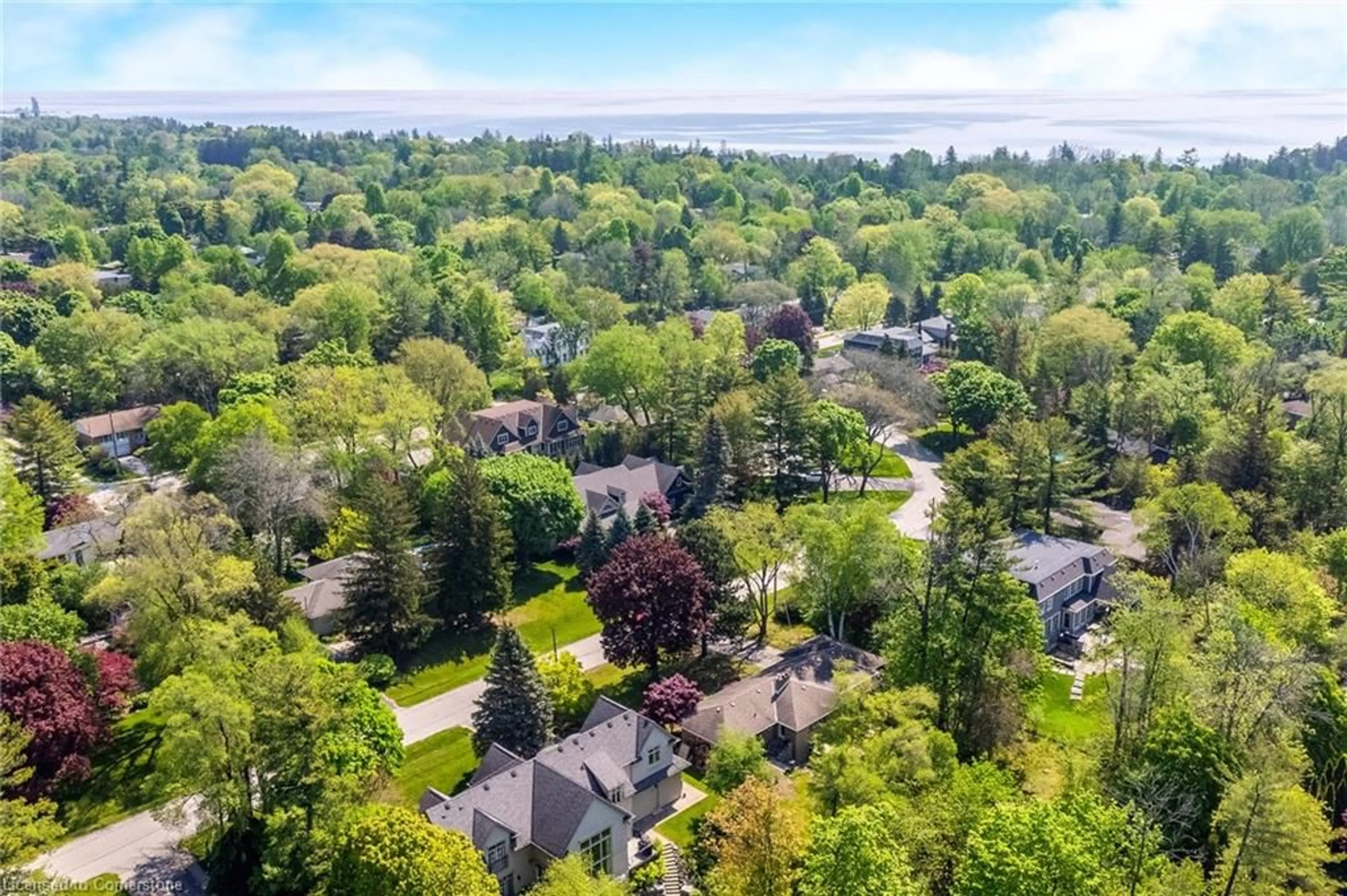 A pic from outside/outdoor area/front of a property/back of a property/a pic from drone, unknown for 262 Alscot Cres, Oakville Ontario L6J 4R4