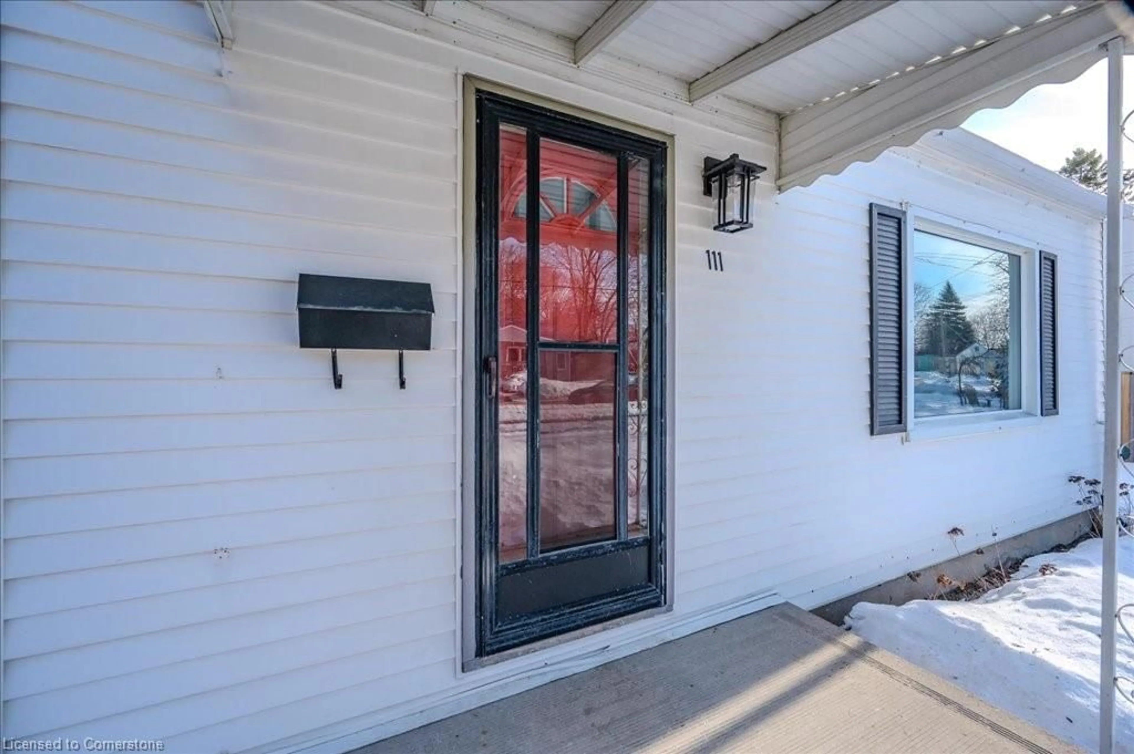 Indoor entryway for 111 Memorial Cres, Guelph Ontario N1H 1C2